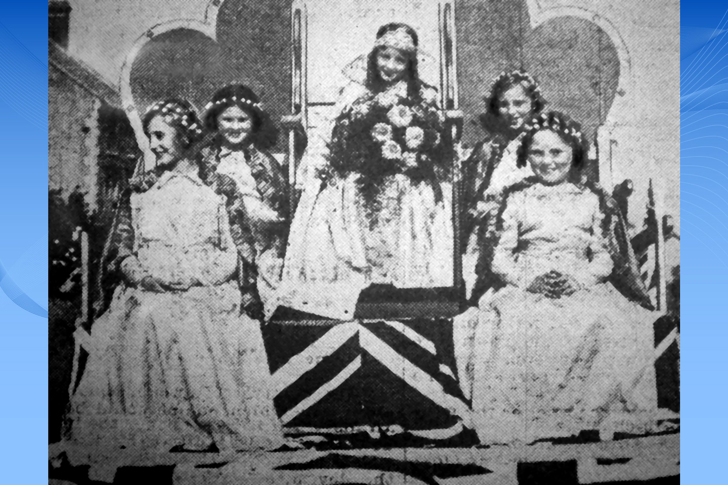  PAMELA HILLIER  CHILDREN'S QUEEN 1937 with attendants NORA PEARCE, PEGGY WILLIAMS, JOAN WHITTON & JOSEPHINE WILLIAMSON