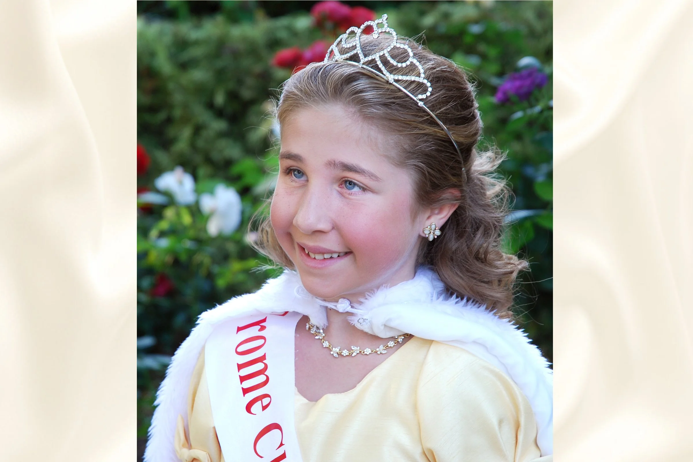 LAUREN GARRETT - Children's Attendant