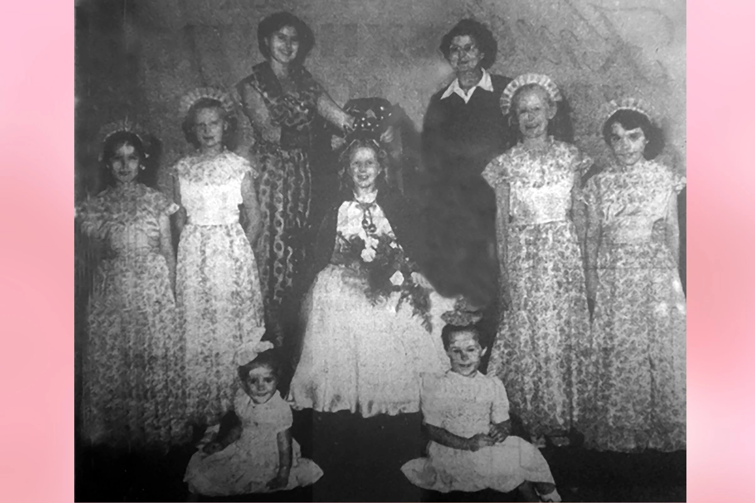  LESLEY BOX  - CHILDREN'S QUEEN with PATRICIA GRIMES, CAROL APPLEGATE, DELIA HILLIER & CHERRY LAURENCE 1955
