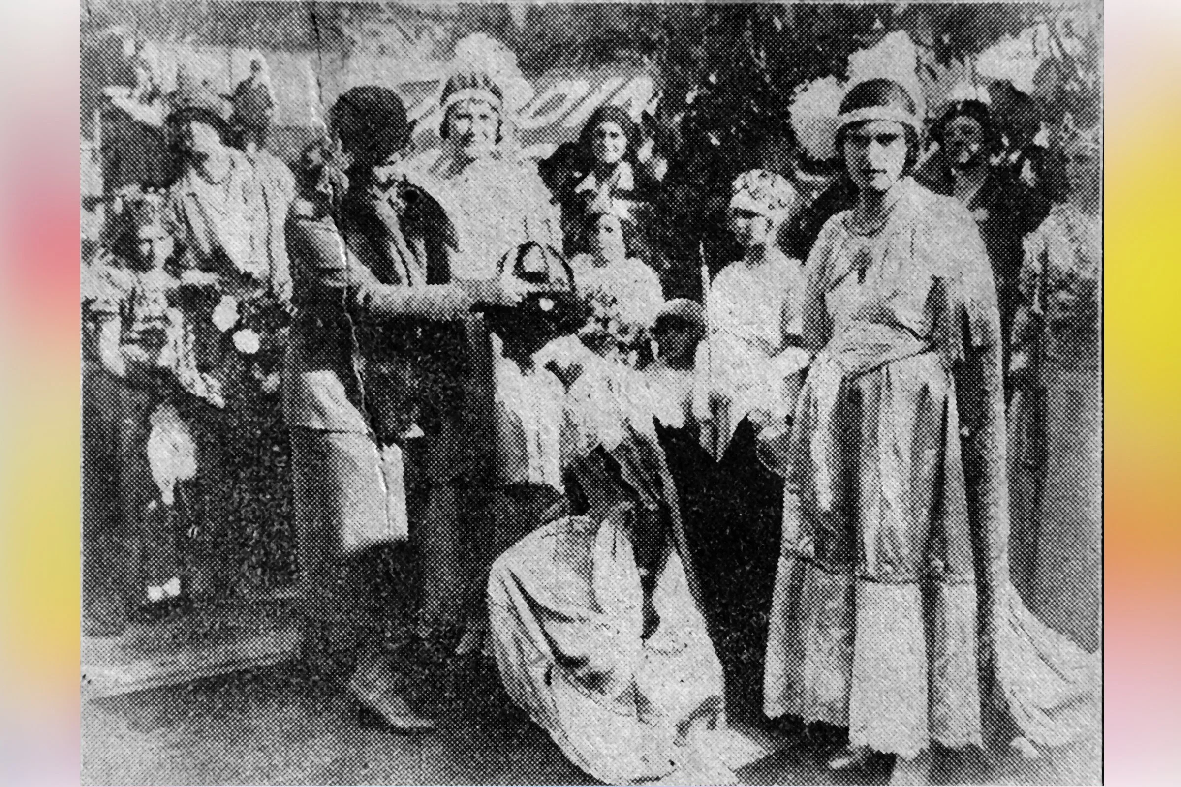  EDNA   being crowned by Mrs Duckworth 1933