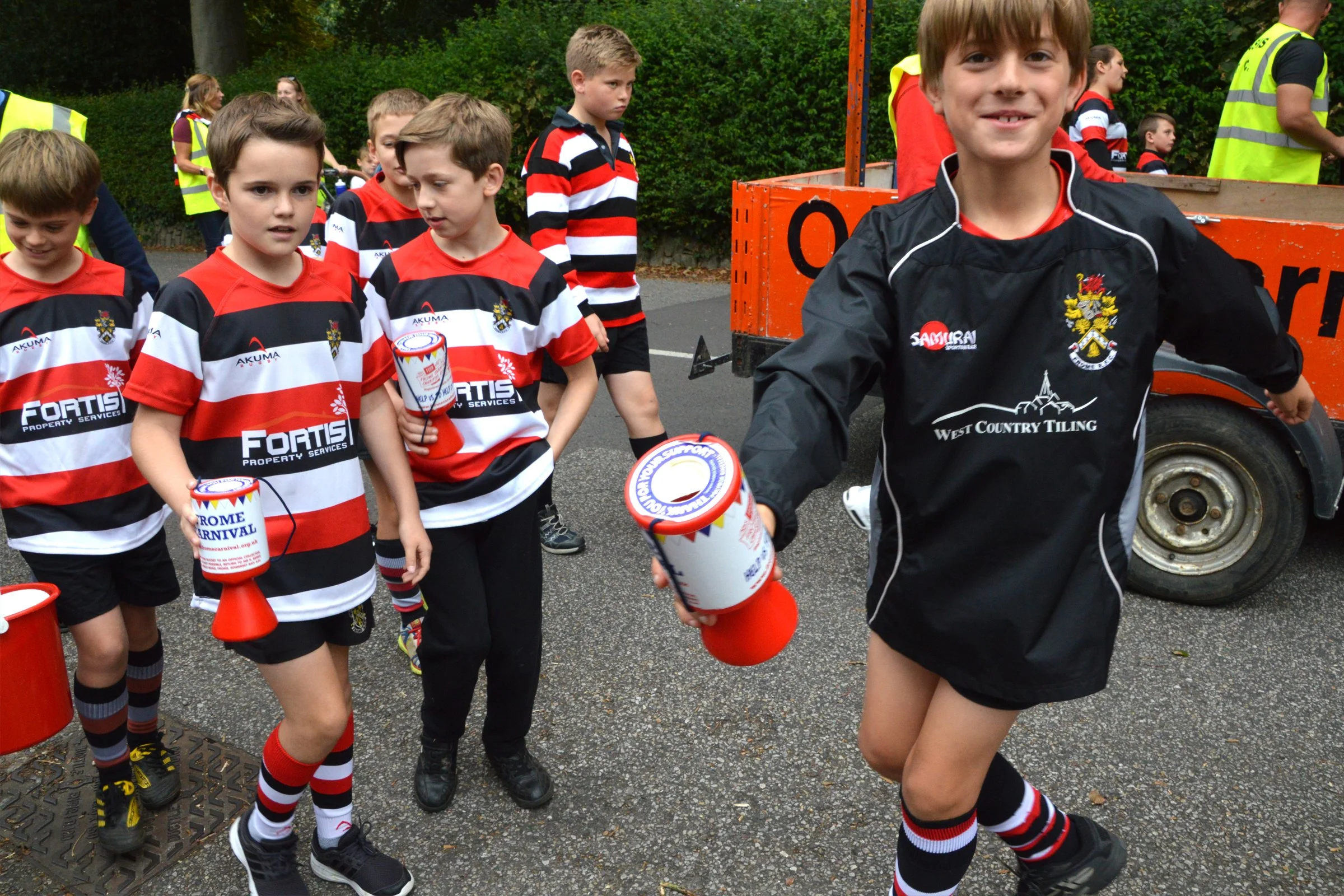 Frome Junior Rugby Players collecting for Carnival