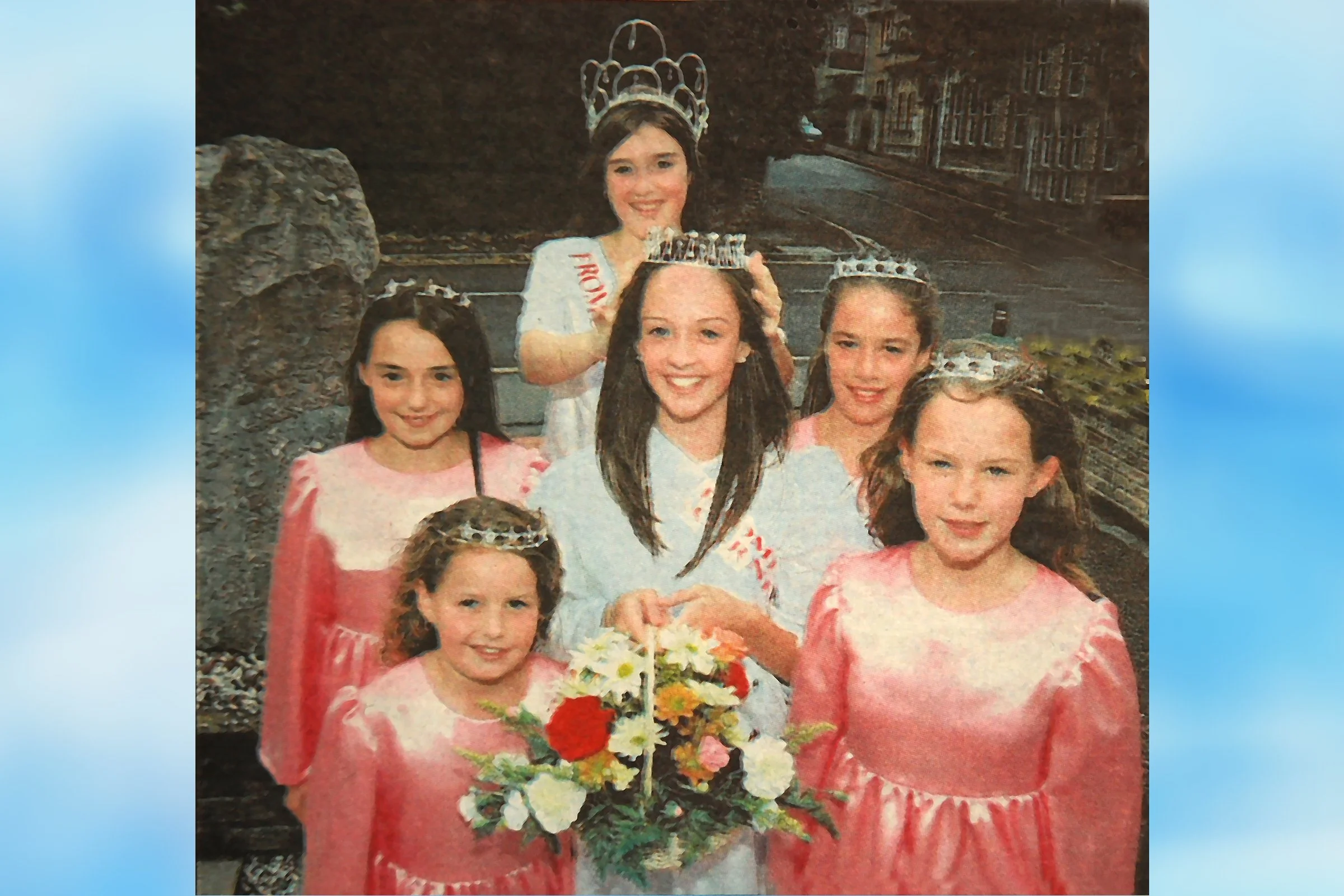  STACY  with (back) ALISHA TURTON, AMY REYNOLDS, (front) CHLOE GULLOCK, SHENELLE DREW