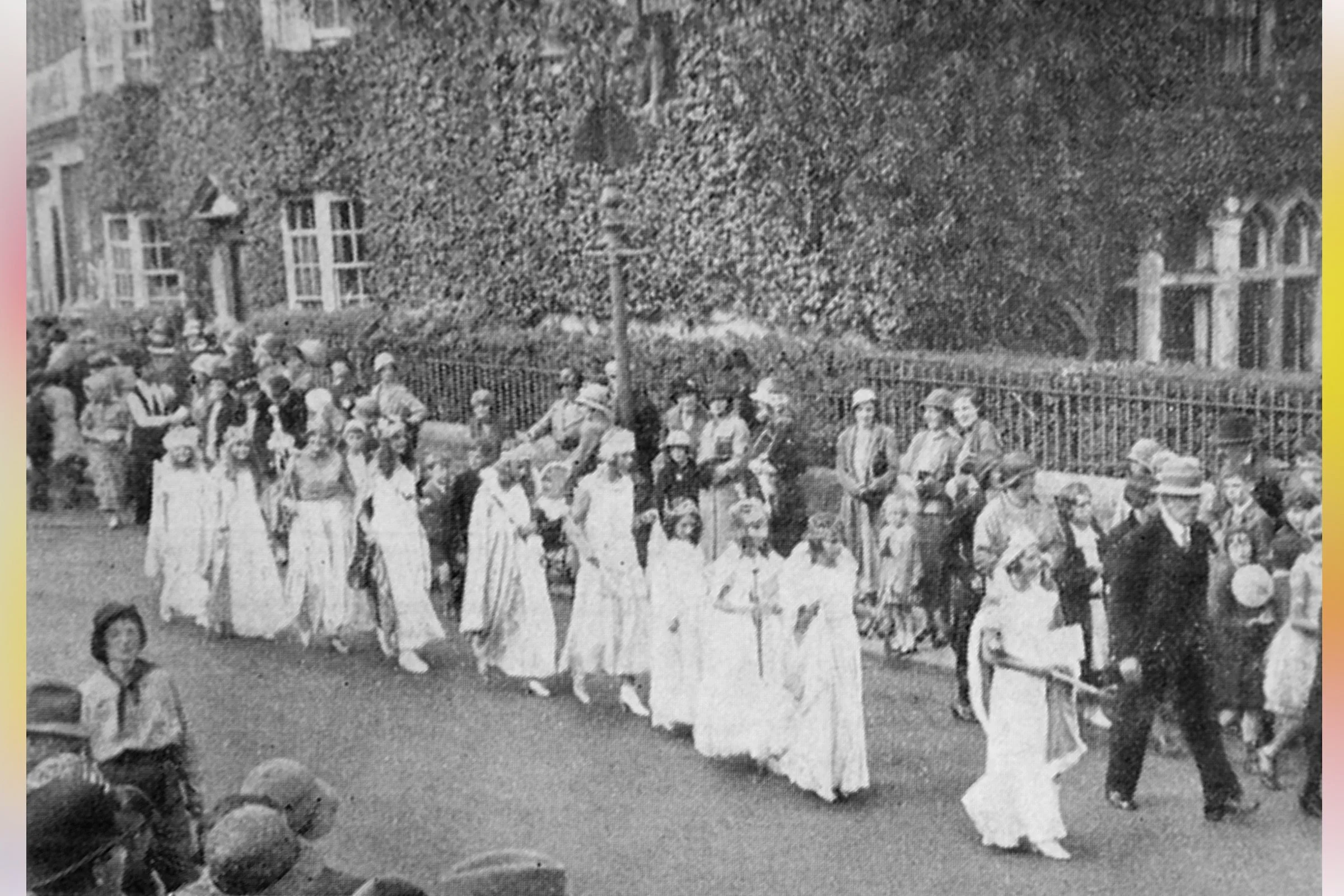 Children's Queen entries on parade 1933