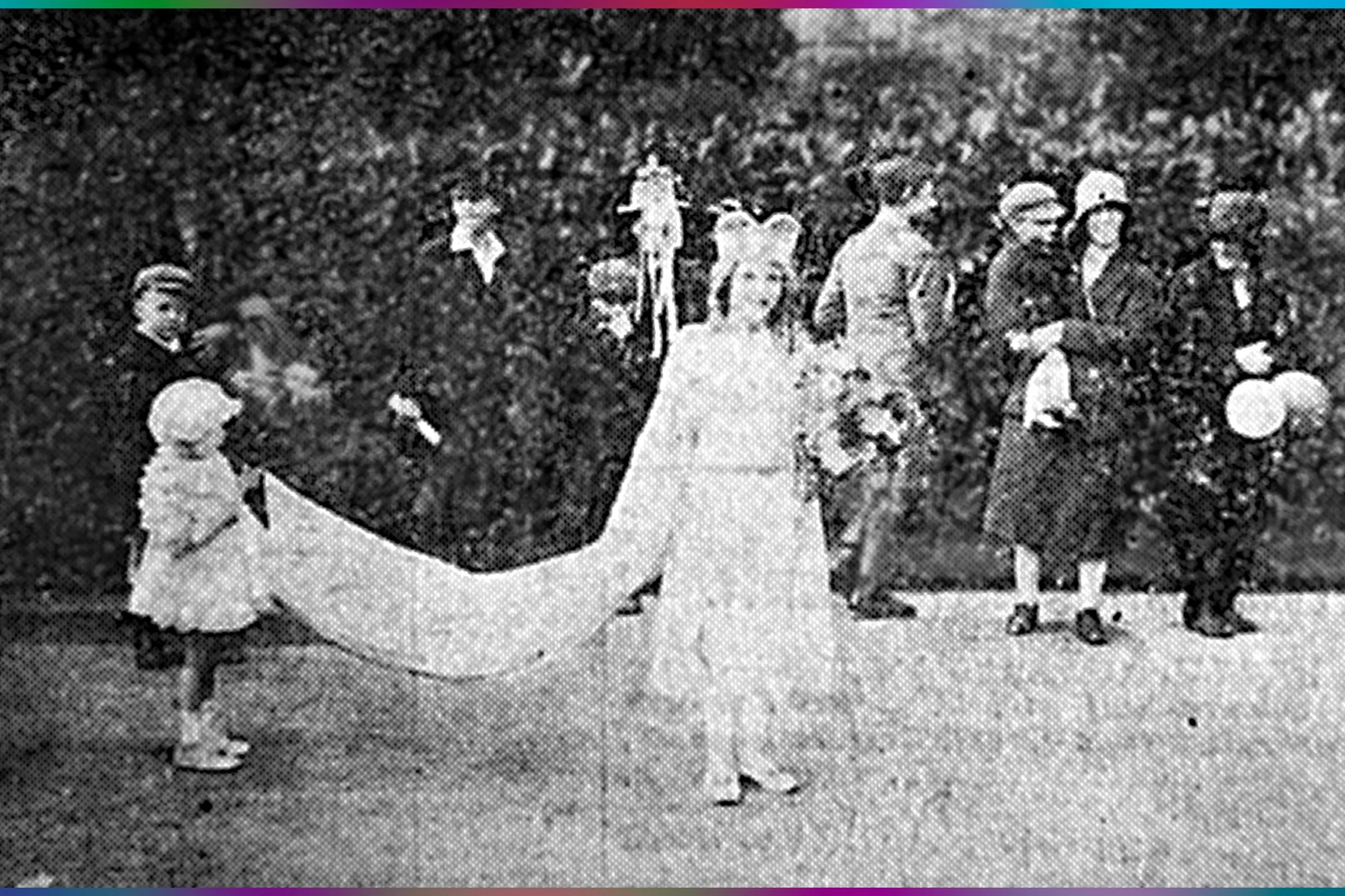  IRENE HILLIER  CHILDREN'S QUEEN 1930. Attendants (no image) MOLLY KING, BETTY LYE, KATHLEEN EDWARDS & MAVIS STENNING