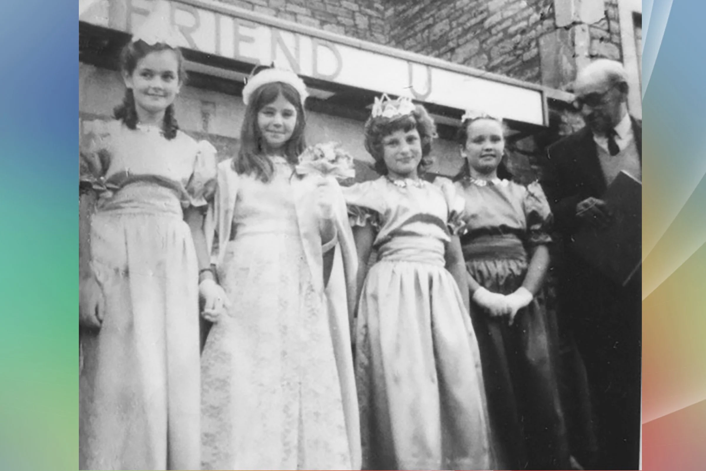  KAREN JANE BARNES  - CHILDREN'S QUEEN 1972, attendants JOSEPHINE O'CONNOR, KAREN SMITH, ANGELA HUMPHRIES, WENDY NORTH