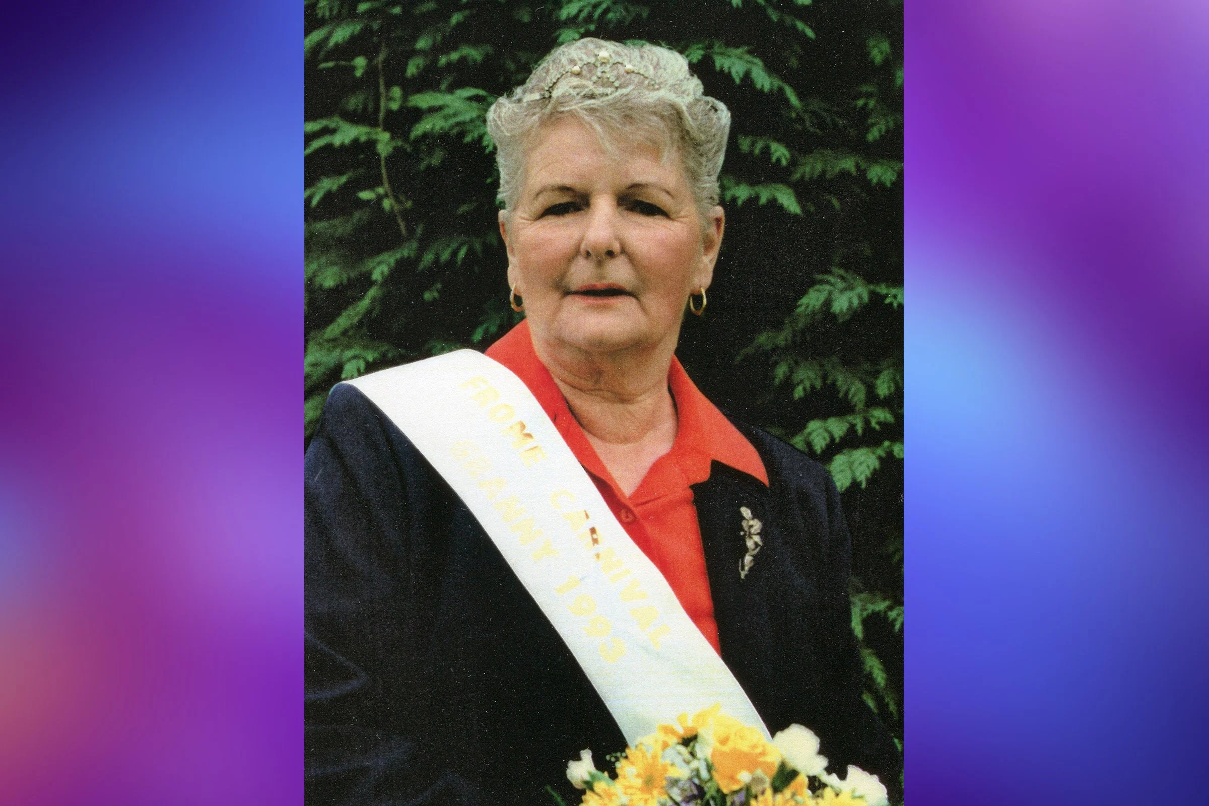  ELIZABETH JAMES  - CARNIVAL GRANNY