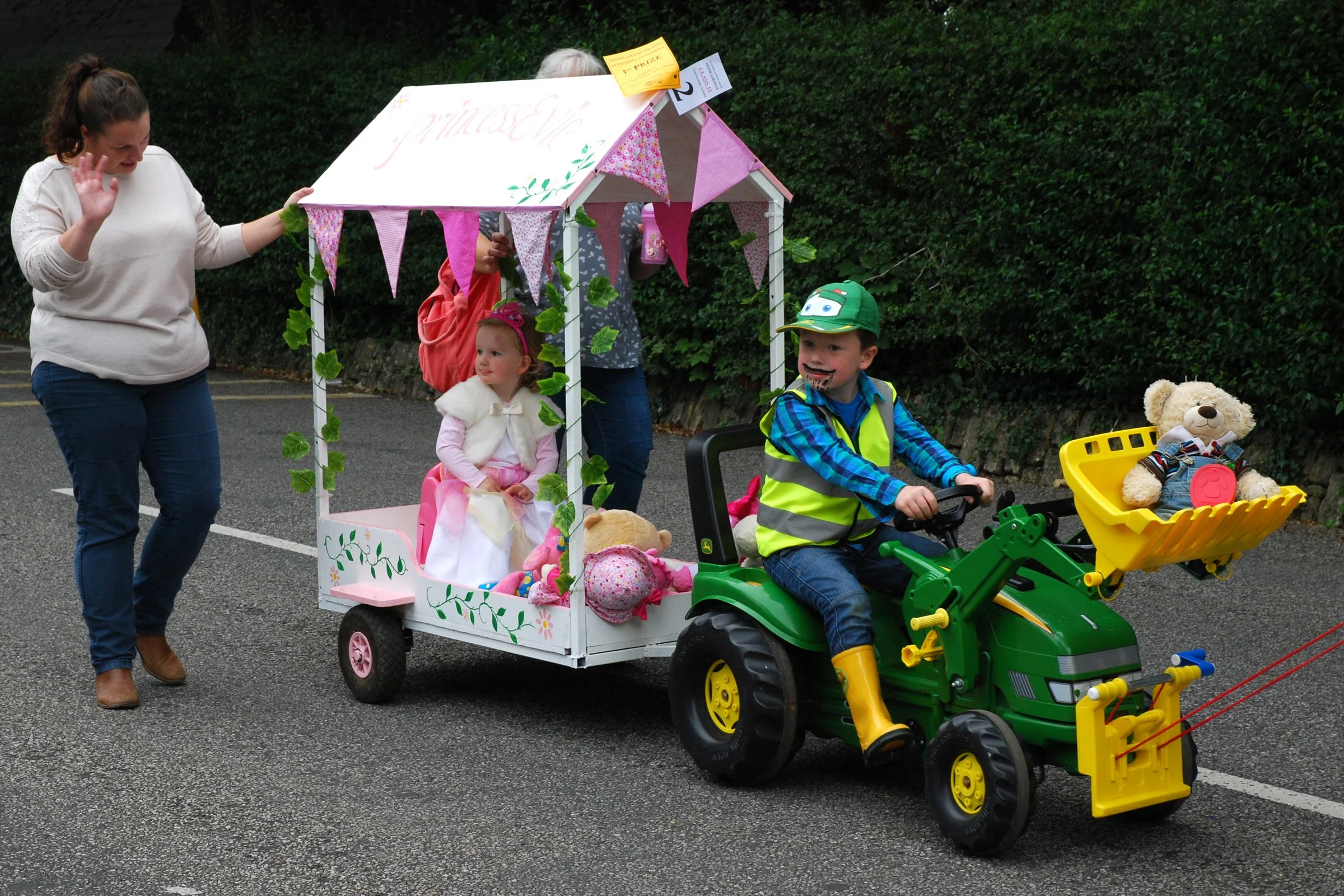 Princess Evie & Tractor Driver Rory - Evie & Rory Holden