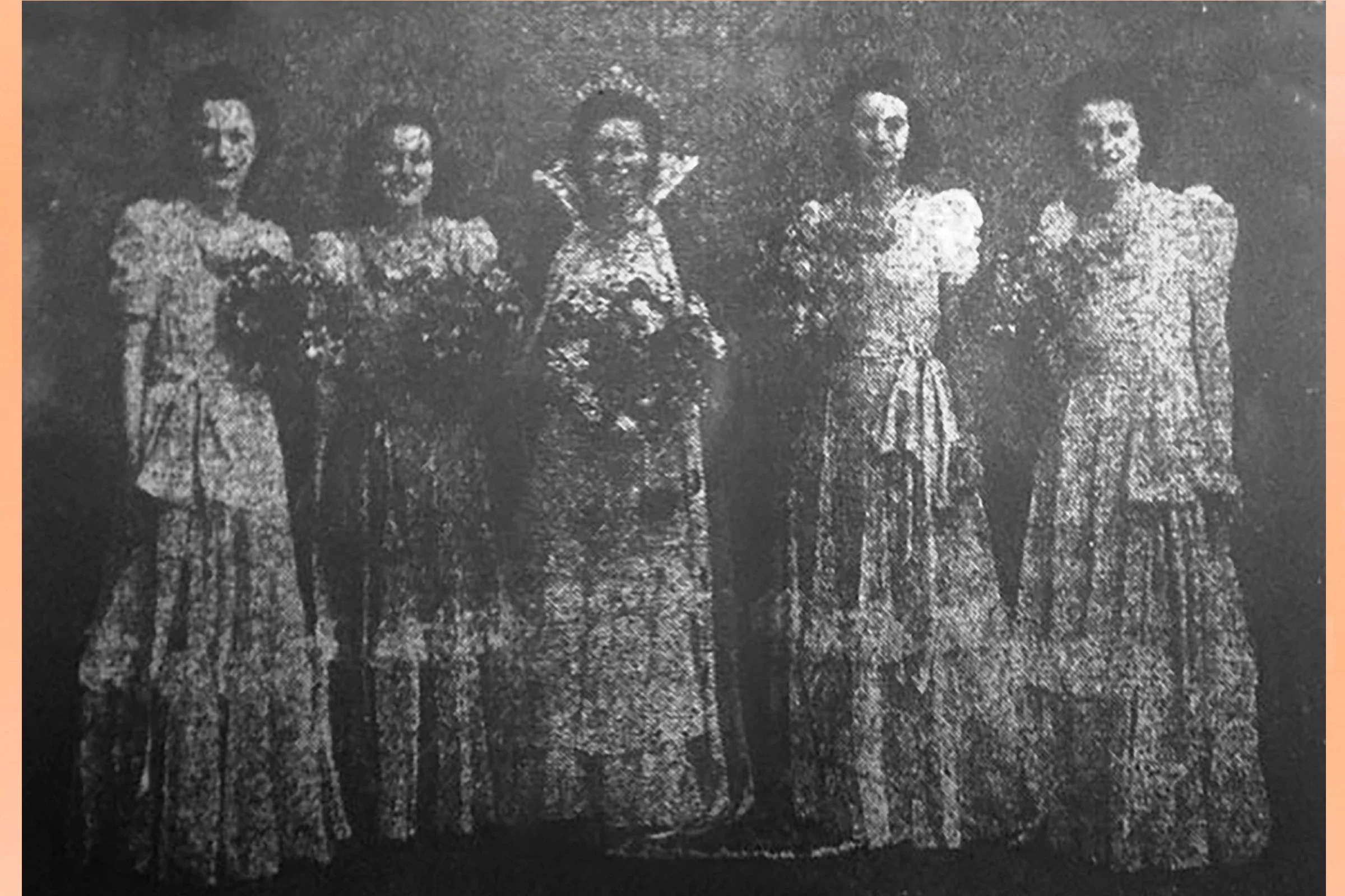  RUTH GOODING  - QUEEN 1946 with SHIRLEY HOLLOWAY, BERYL ROGERS, ESTA HILL & MARION ROSSITER.    JUNE HOARE  - was CHILDREN'S QUEEN with SHEILA GILL & JOY NEALE 1946 (no images of children)