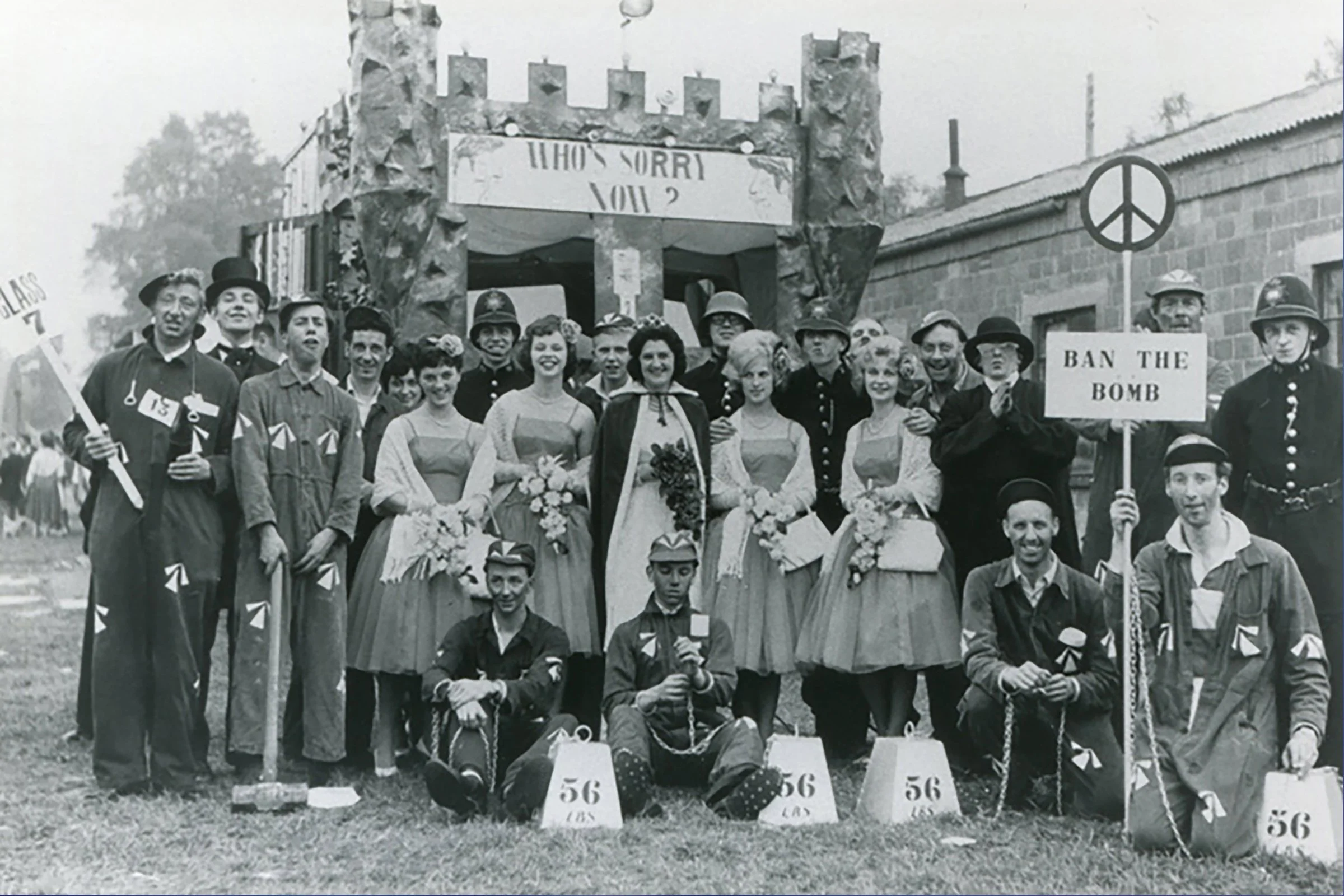  DEANNA  and attendants with the Singer's Carnival entry 1961