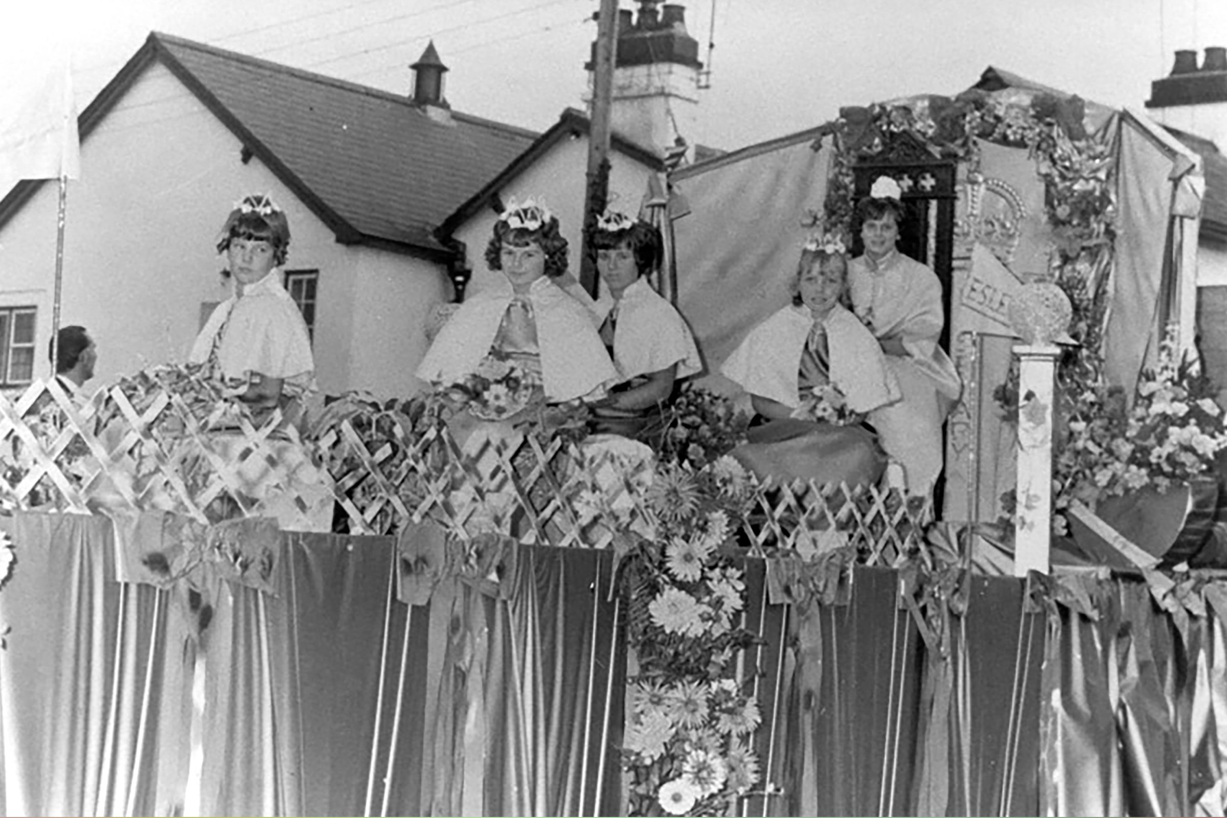  ROSEMARY LAMBERT  - CHILDREN'S QUEEN 1969 with LIN TREASURE, LESLEY ALLARD, MARION HULL, VERONICA MAGEE