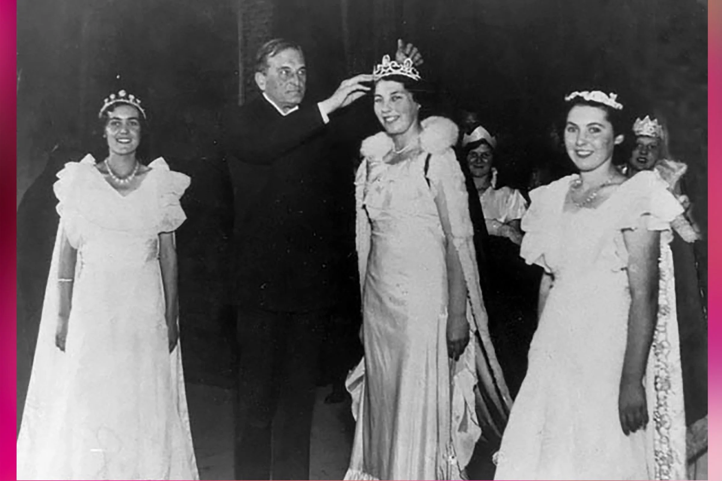 The Marquess of Bath crowning  ENA HARVEY  watched by attendants MARY BADDER & JUNE HARVEY - 1934