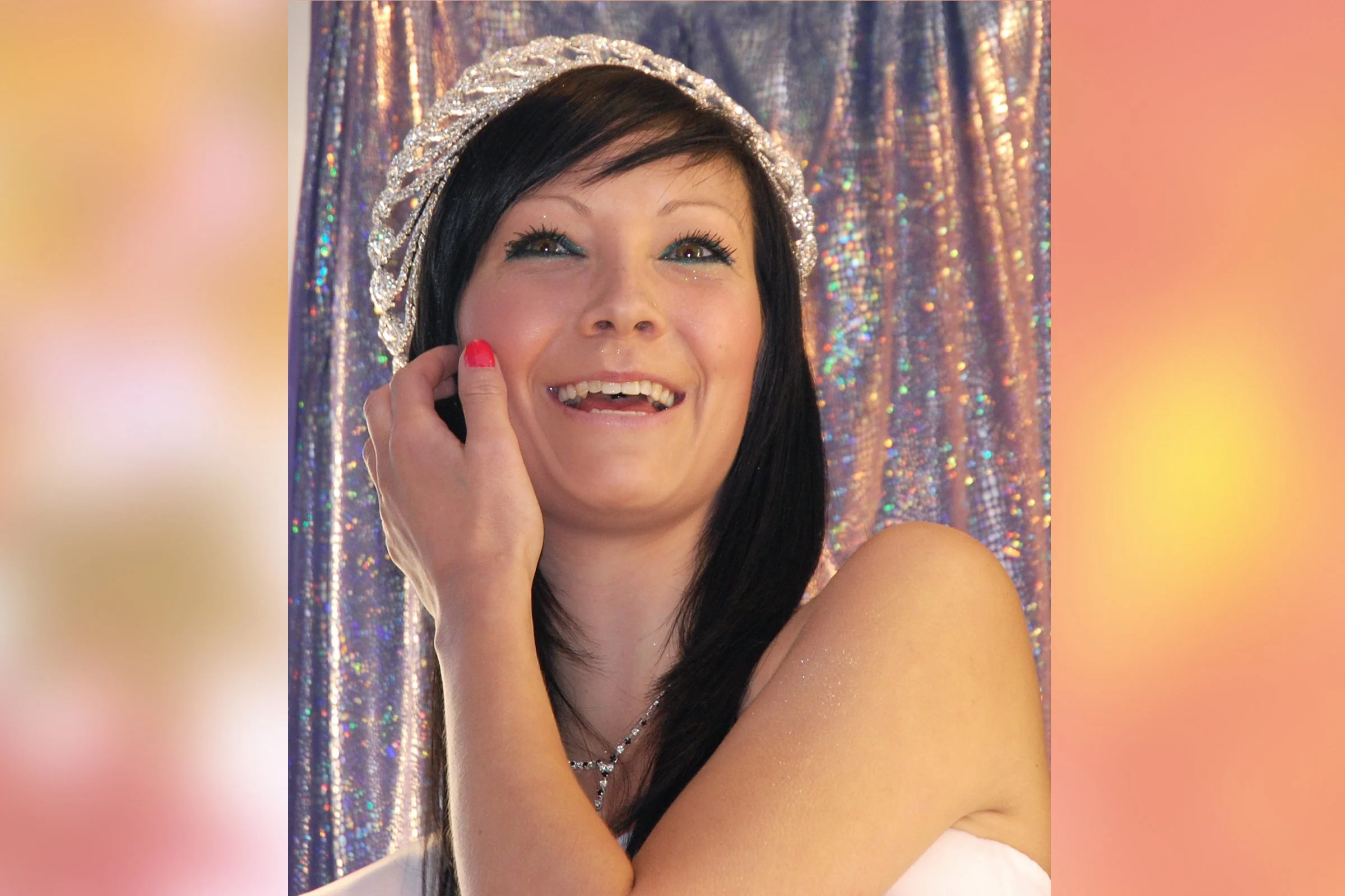  KIRSTY HOLBORN  - QUEEN