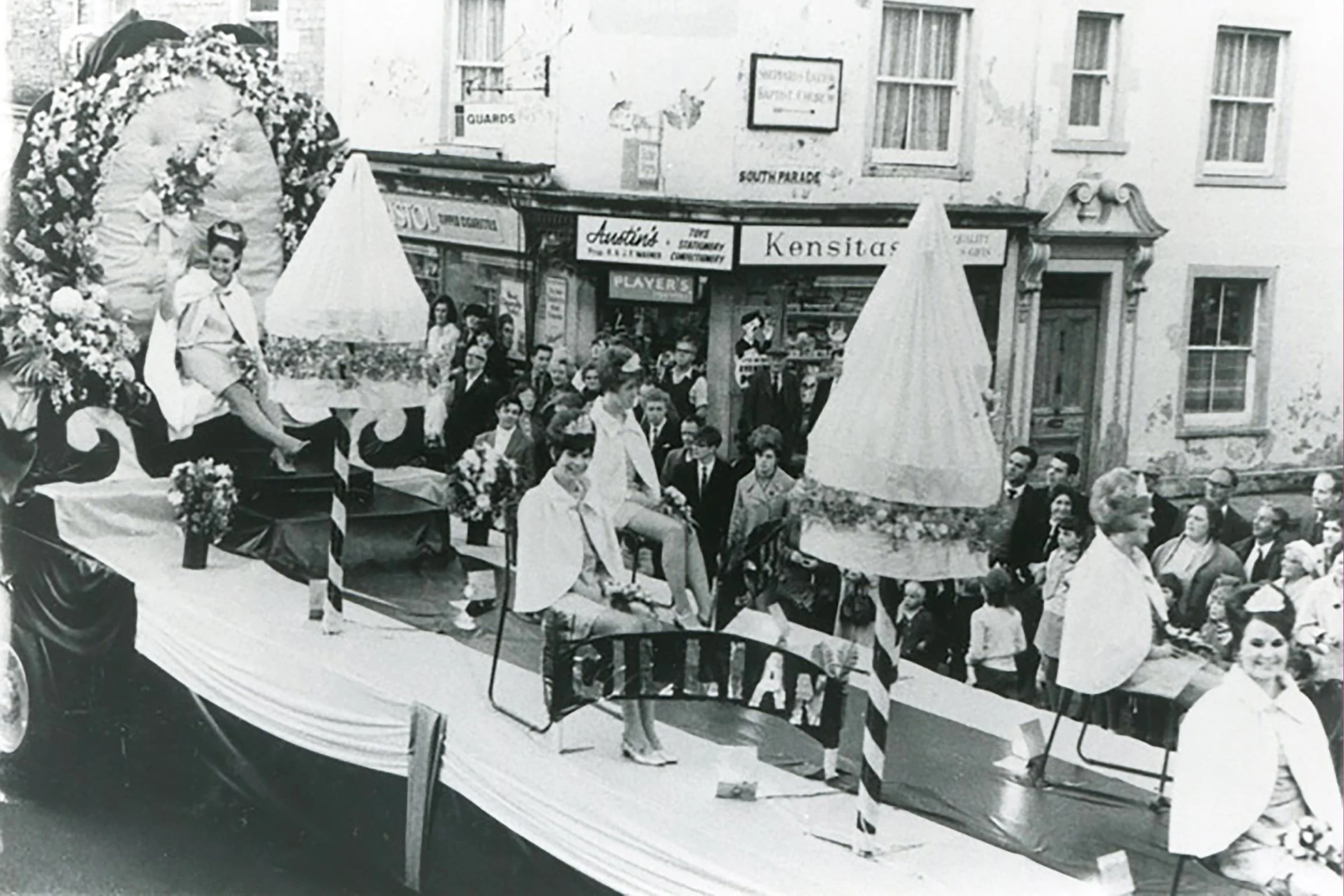  DEE  with attendants CHRISTINE WHITTINGTON, GILLIAN CARTER, SHERRY PRICE, ANGELA DANDO 1968