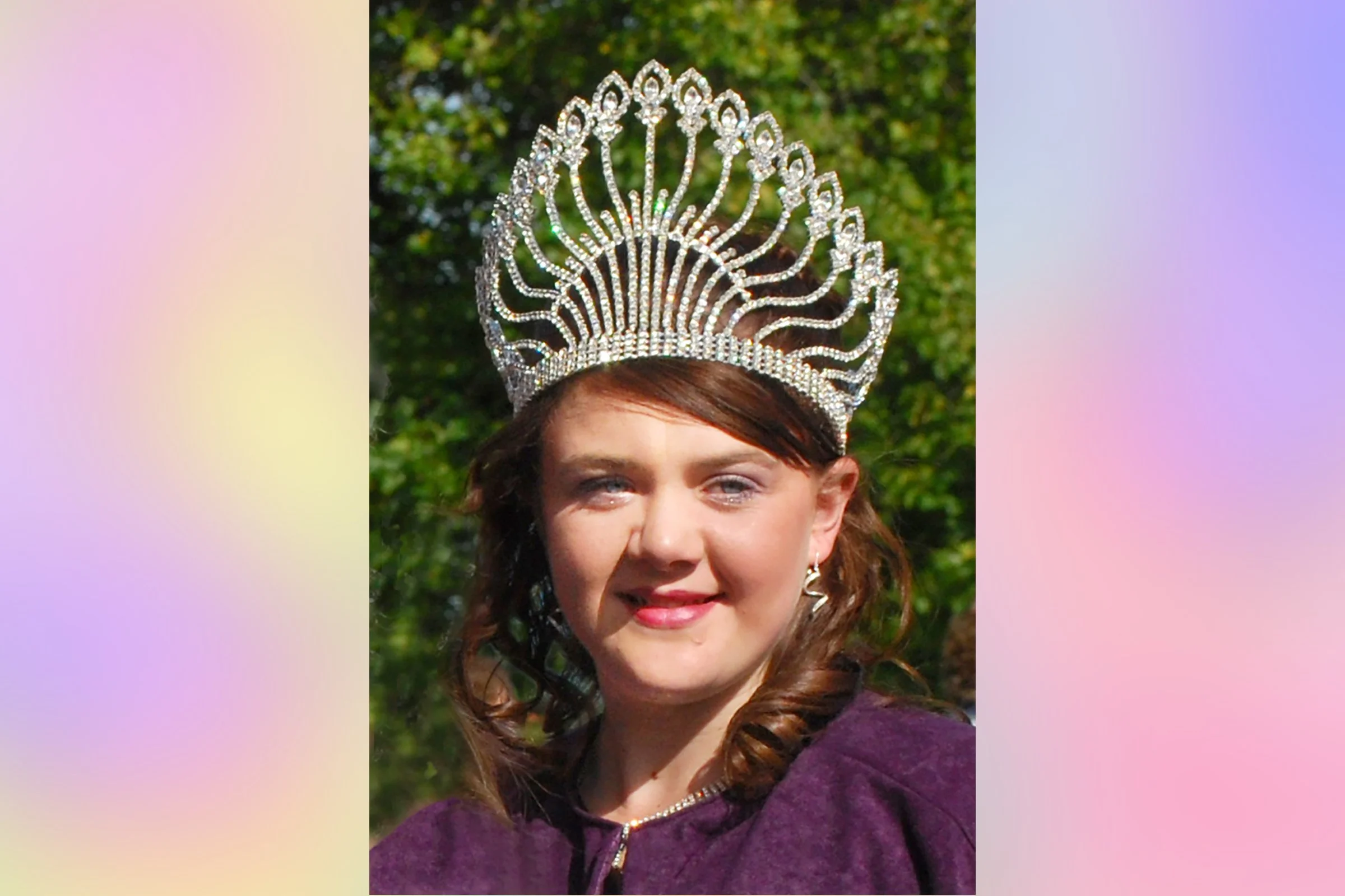  ALICIA GILL  - QUEEN