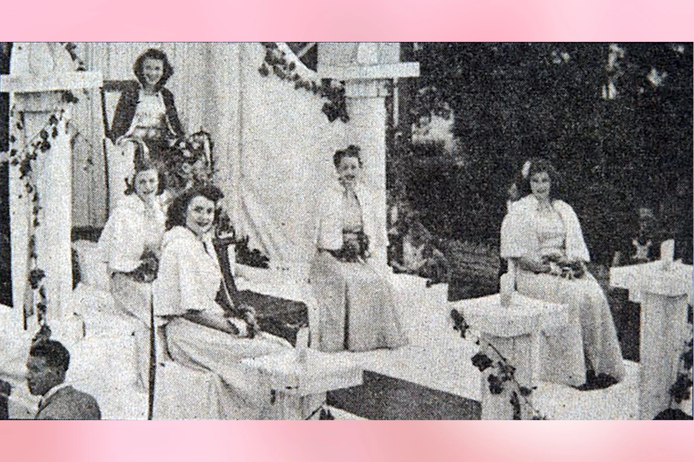  JOAN NIELSON  - QUEEN 1949 on float with BARBARA DAVIES, JEAN HIBBERD, GLENYS EVANS & SYLVIA PORCH