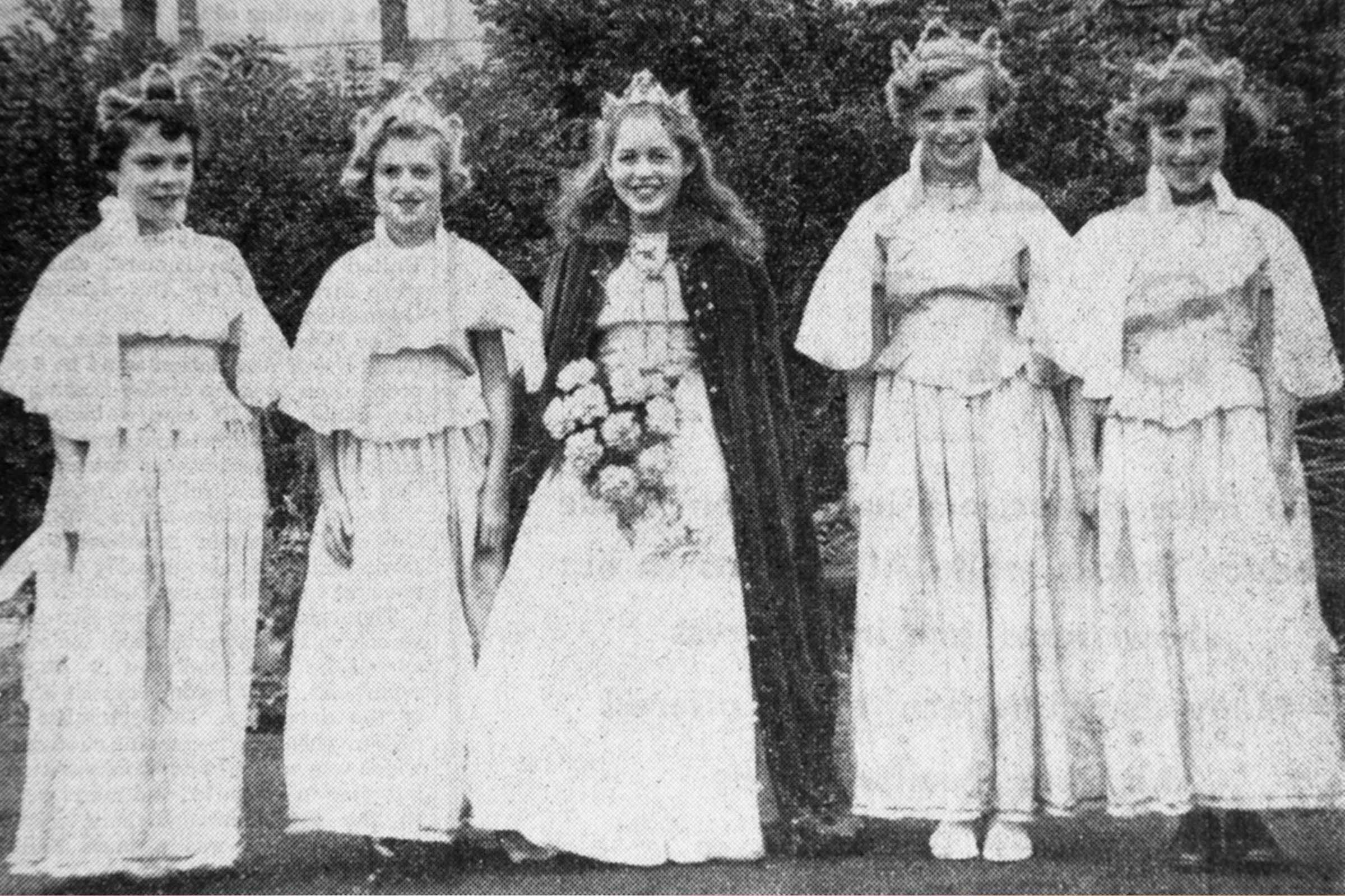  DELIA HILLIER  - CHILDREN'S QUEEN 1956 with BARBARA WHITLOCK, WENDY BELCHAM, CAROL APPLEGATE & DOREEN HEWITT
