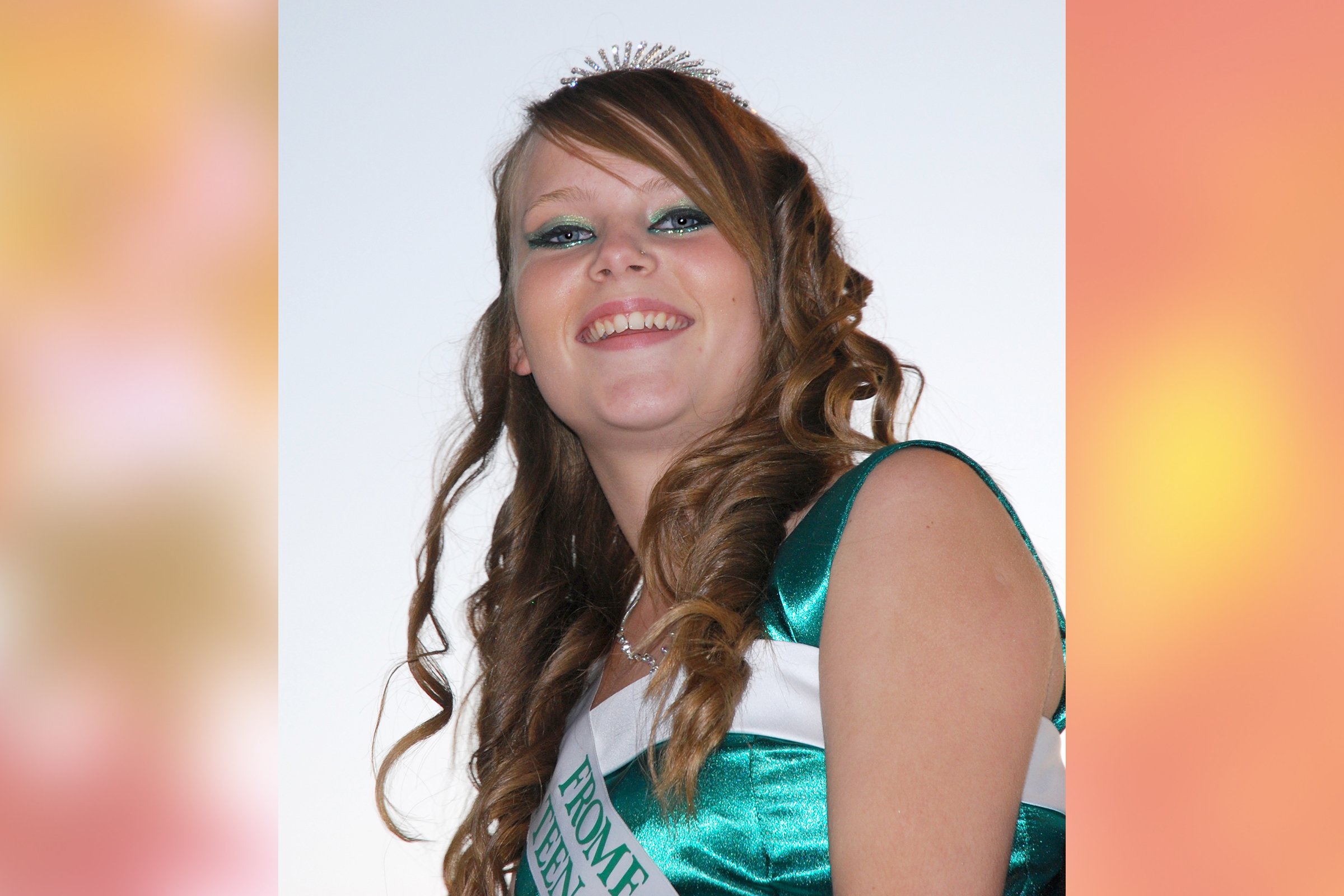 SHENELLE DREW - Teenage Attendant