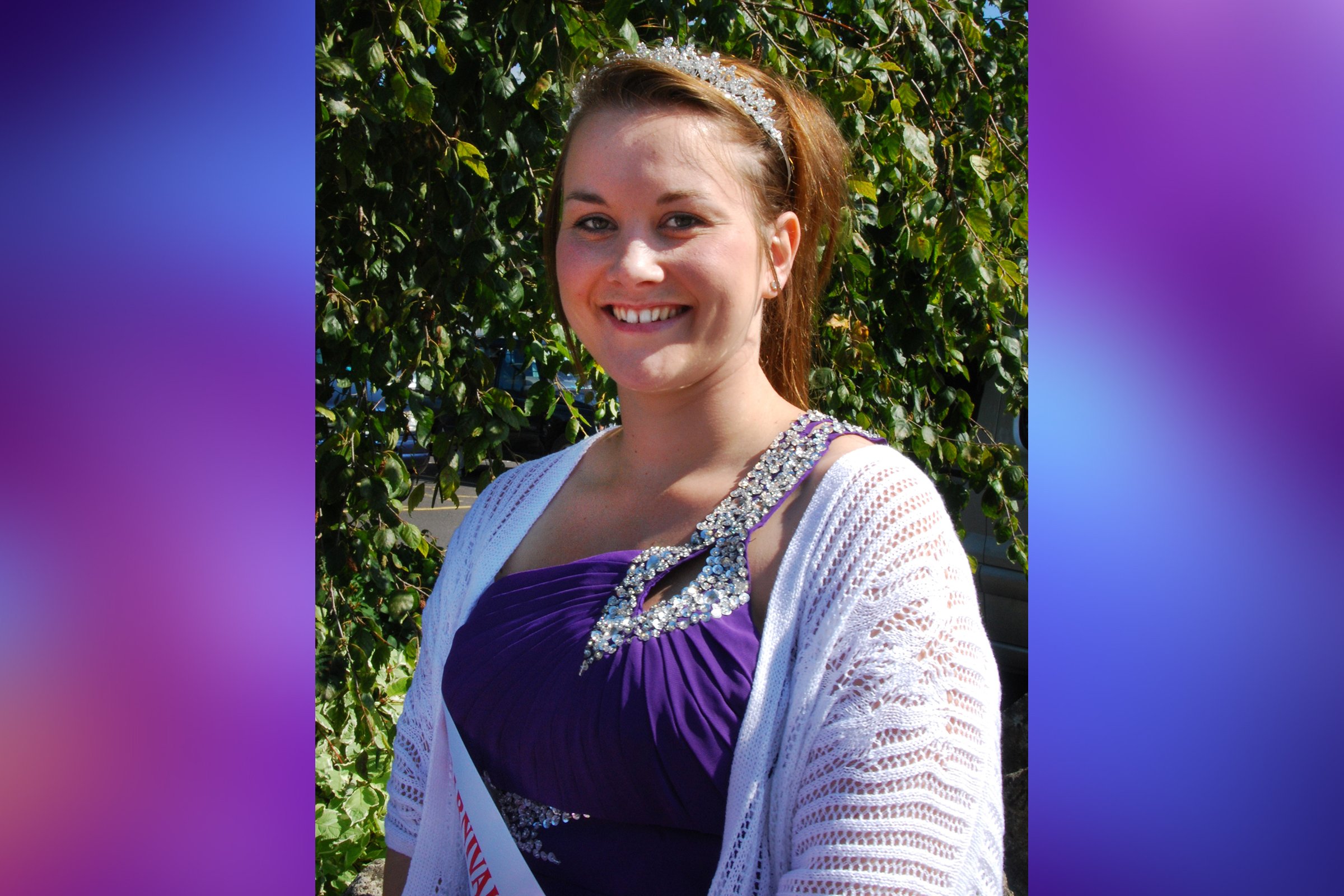 SIAN ARMSTRONG - Attendant