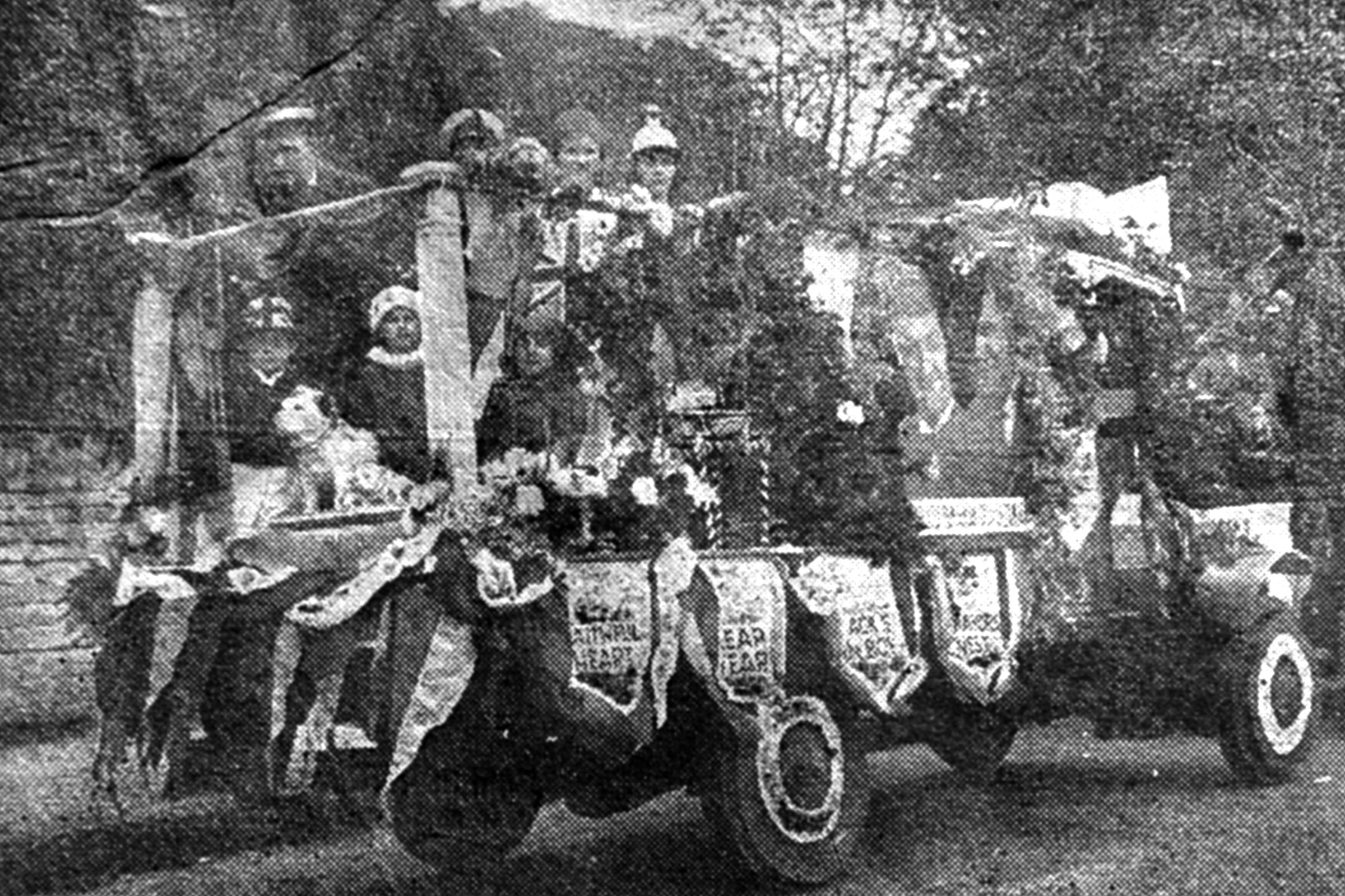  PALACE THEATRE  - Mr G Howes