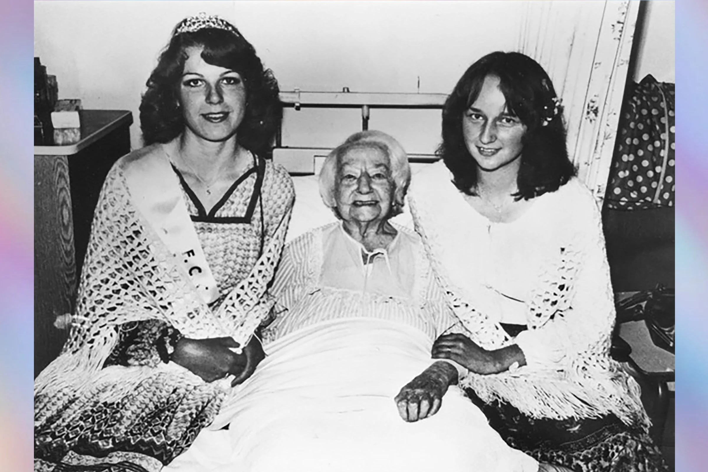  SUSAN CHANT  with BEVERLEY SOAMES visiting Victoria Hospital 1980