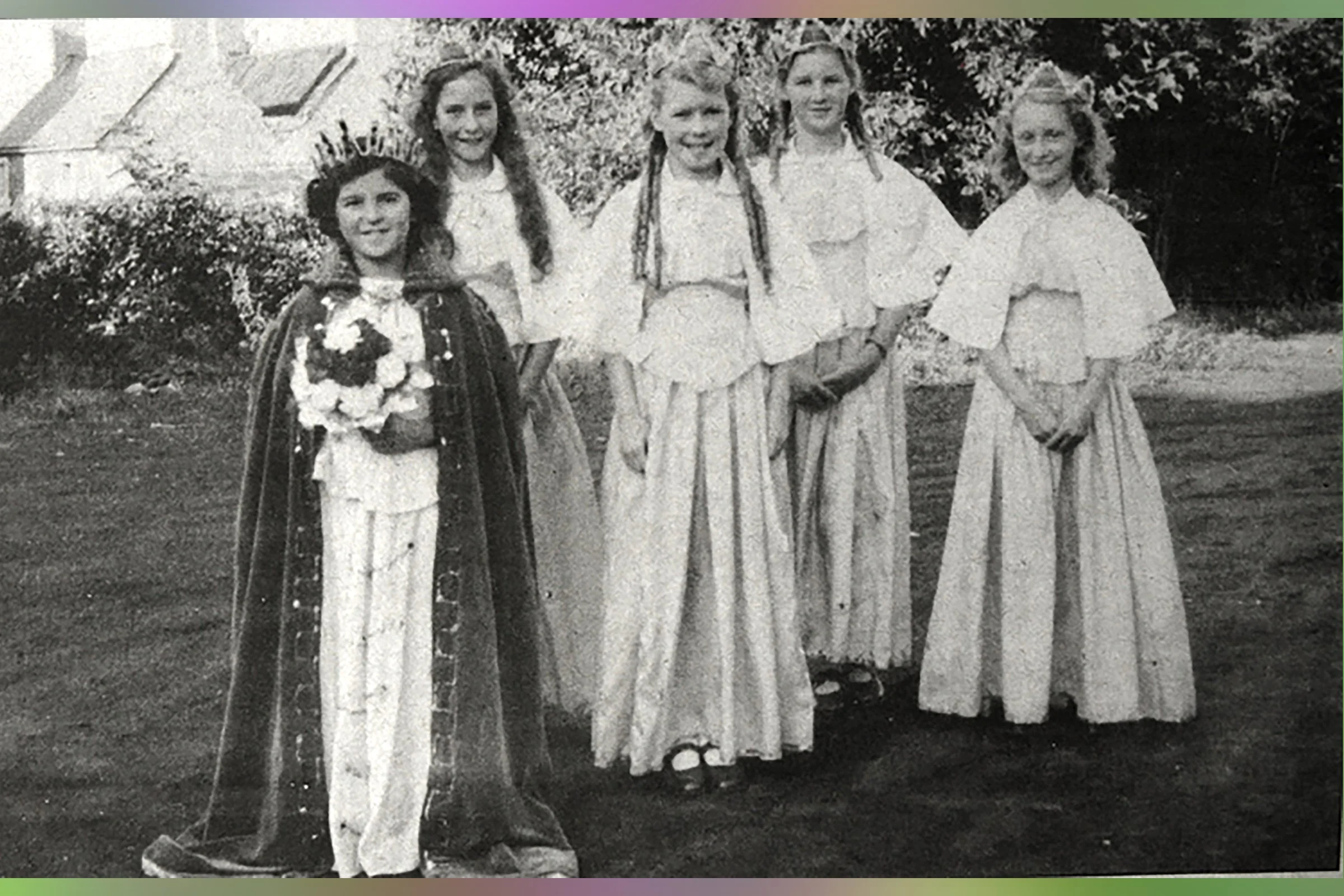  JEAN NEALE  - CHILDREN'S QUEEN 1953 with JENNIFER EVANS, MAVIS HANNEY, GILLIAN TITCOMBE & DIANA BRYANT