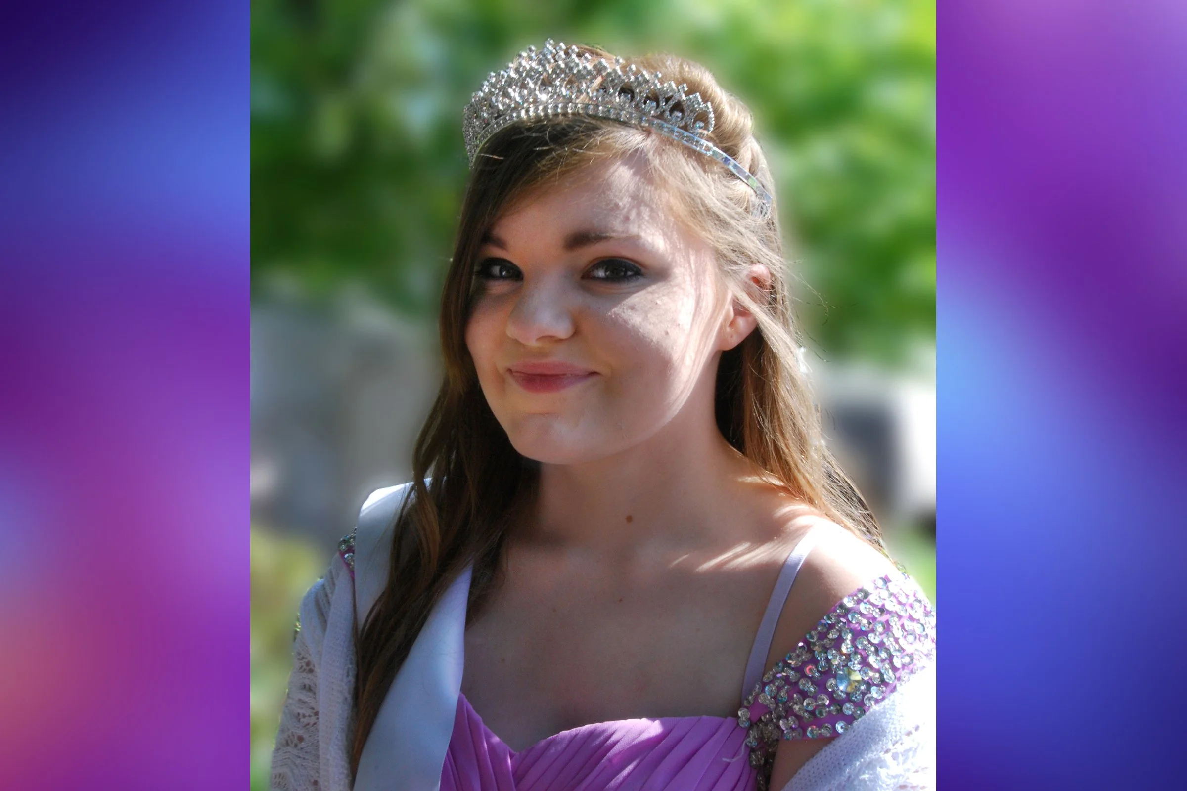 LEANNE EVANS - Teenage Attendant