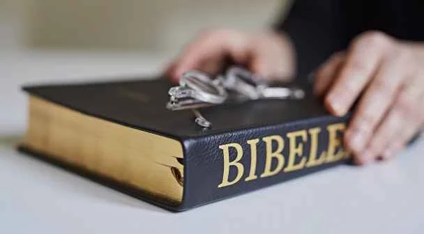 Identitet og Udrustning, Bibelskole