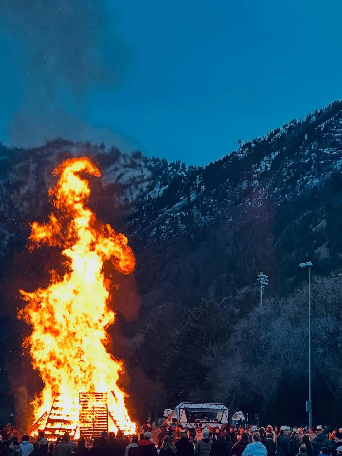 Thank you so much for coming out to the @umfreeride Rail Jam!!! The feeling of love, community and self expression was next level. 

Big thanks to @umontana, @blimp_snowboards for making this happen. @pinedrops_music and @thebklove for playing funky 