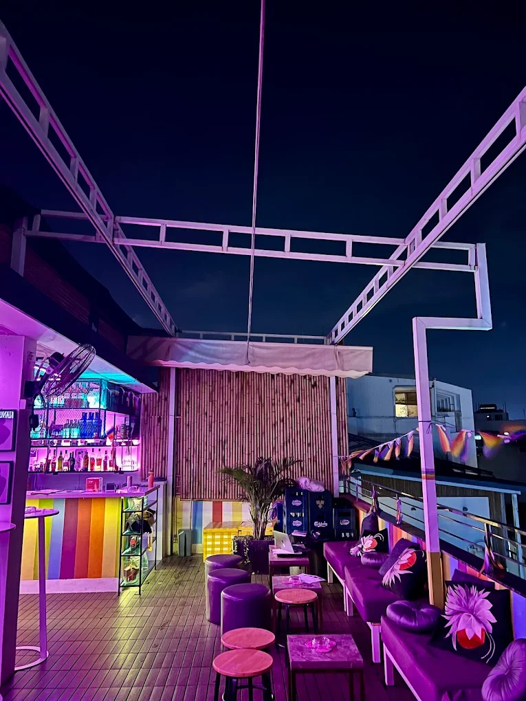 R7 Rooftop Bar