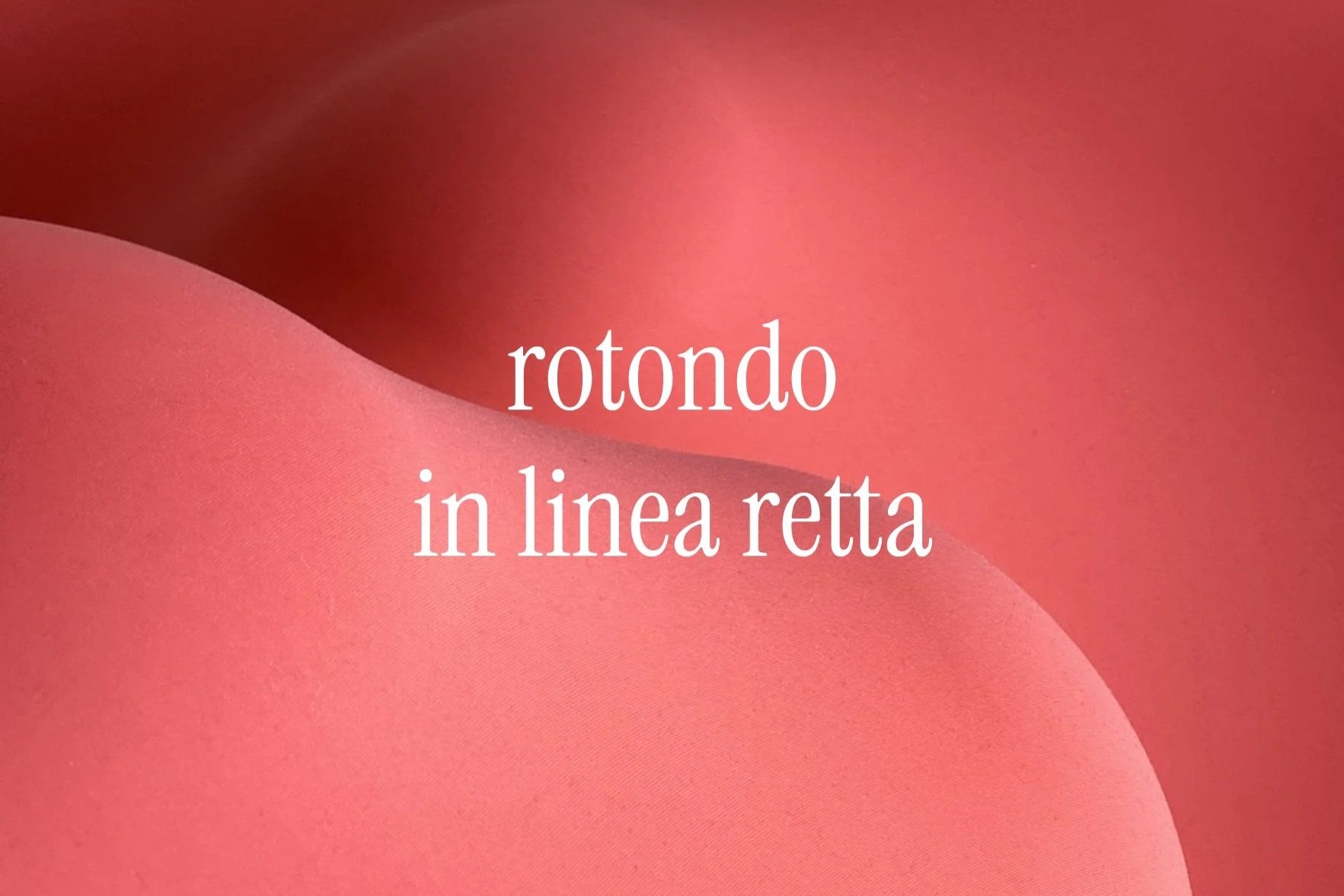 Abstrakter Hintergrund in Pink- und Rottönen mit weißen Text 'rotondo in linea retta'.