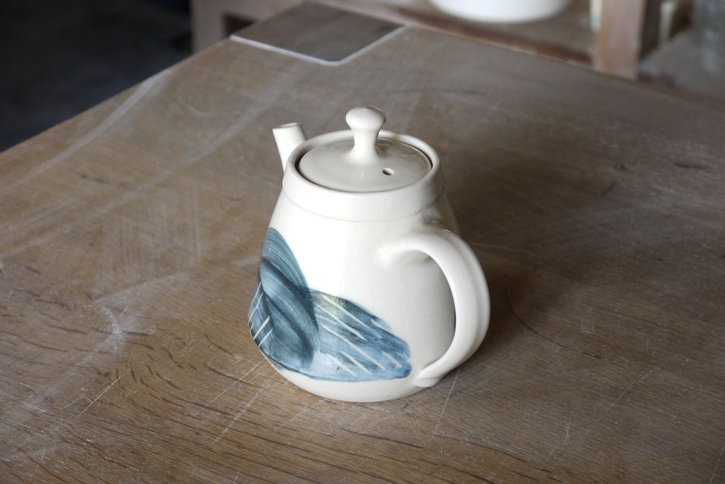 Fields Teapot small 1 e.JPG