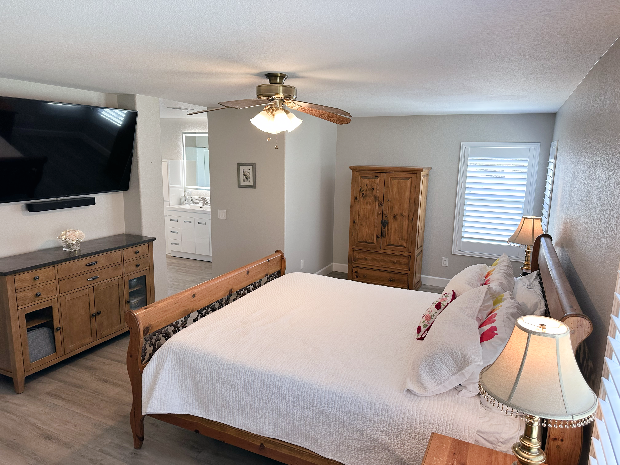 home with a beautiful master bedroom for sale in Castaic California, Los Angeles County