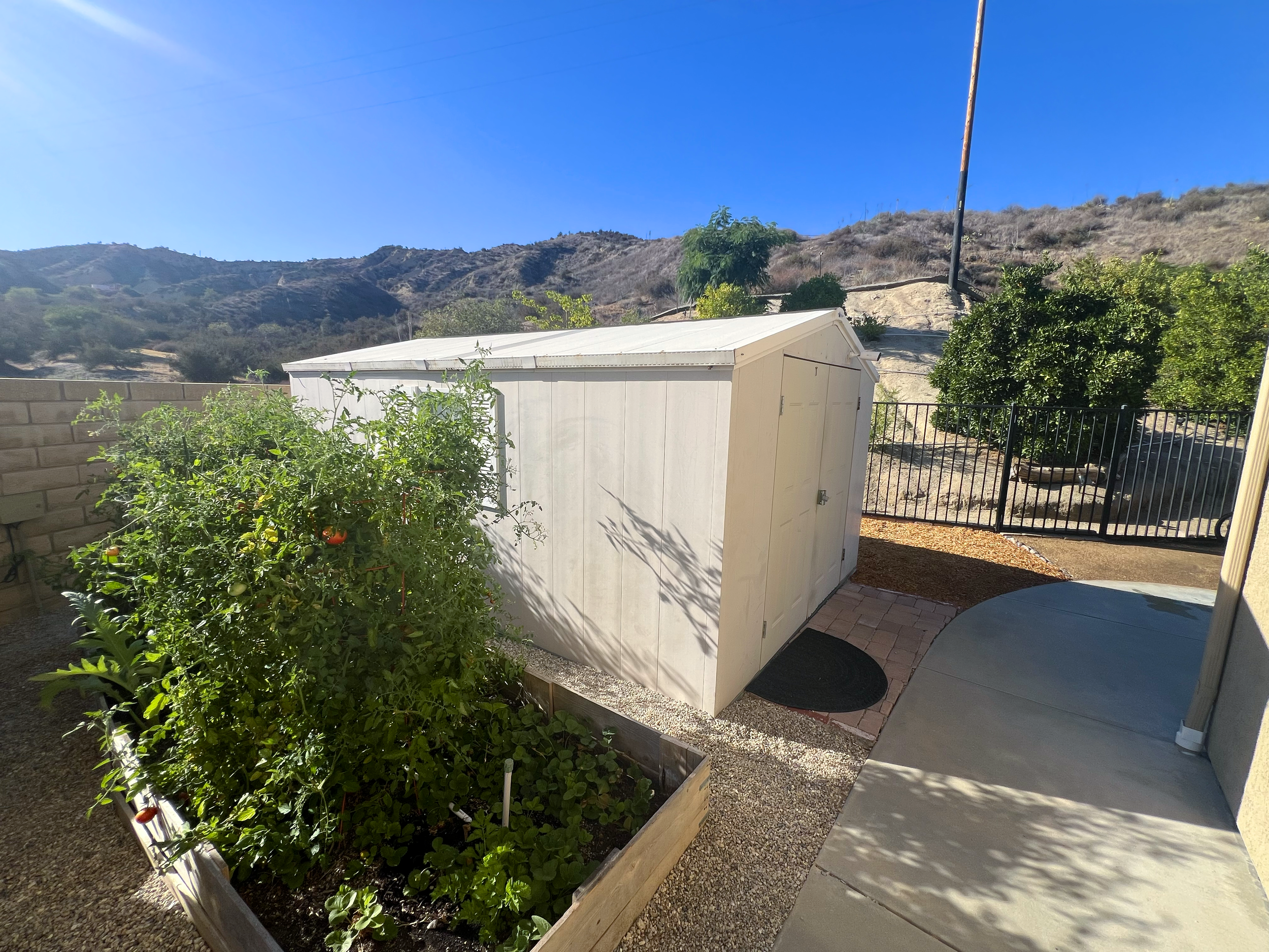 home with a large back yard and outdoor shed for sale in Castaic California, Los Angeles County.