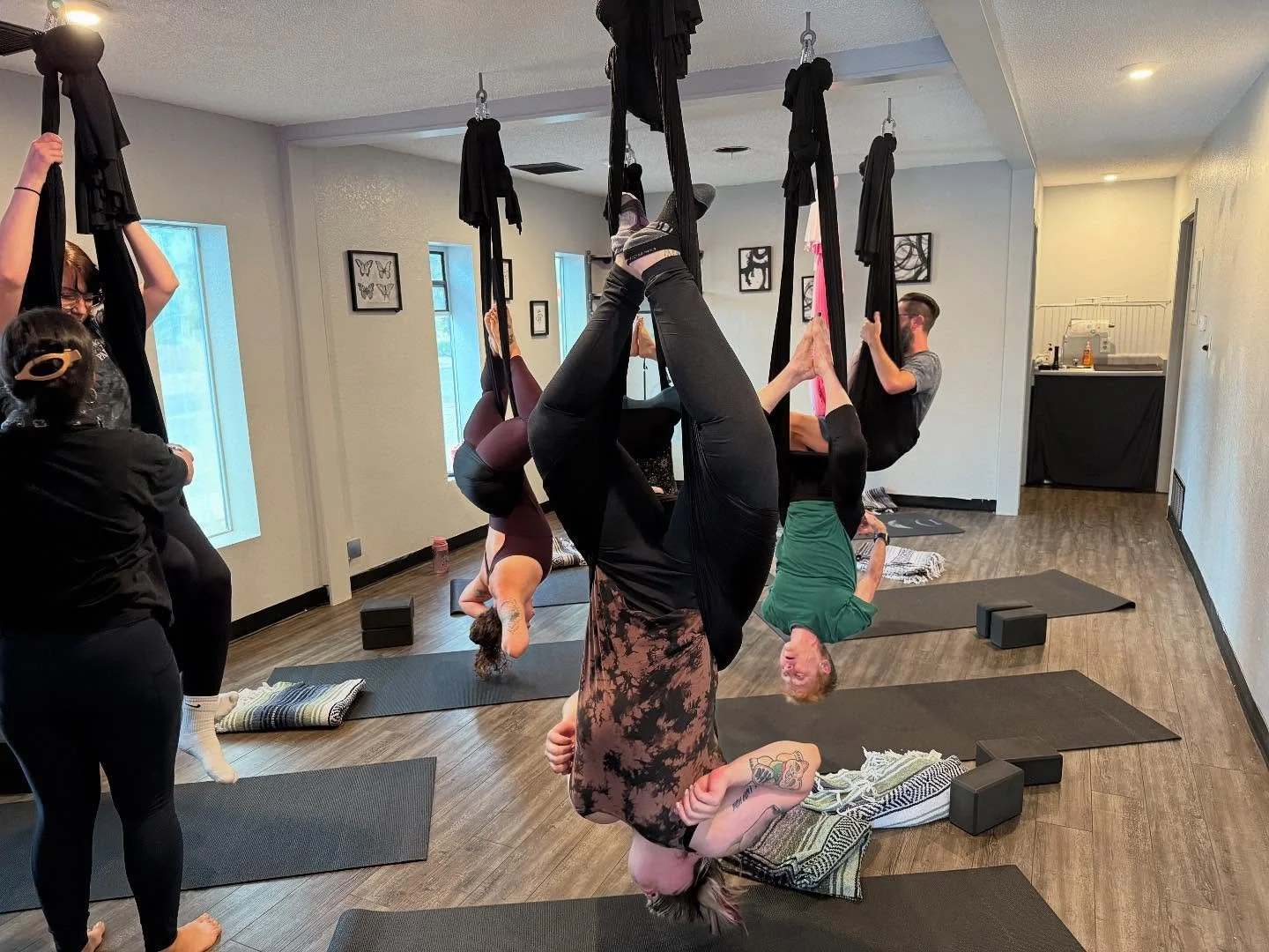Steph&rsquo;s class was AMAZING this week! Make sure to catch her next week at 7 pm on Wednesday! And join me @jaider.nation tonight for aerial stretch at 5:30 pm or tomorrow for aerial strength and conditioning at 4:30 pm! @pazpazzpazzz #yoga #aeria