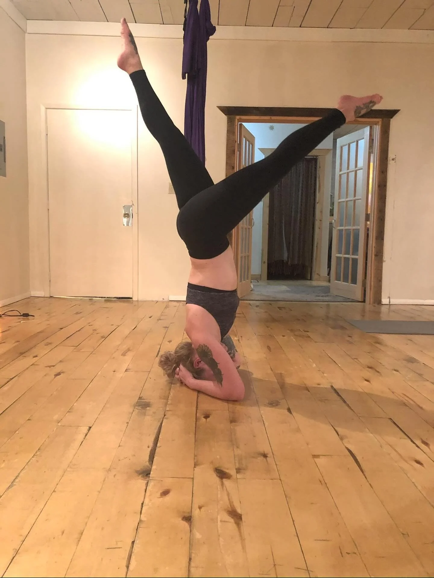 ✨Rise &amp; Flow with Dawn-Marie✨
Start your Sunday feeling grounded, strong, and centered 🌞 Join our 9 AM Floor Yoga Class and give your body the stretch and stillness it&rsquo;s been craving. Perfect for all levels &mdash; melt away the week&rsquo