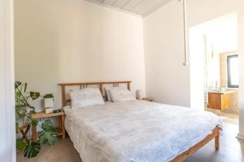 Camelia Bed