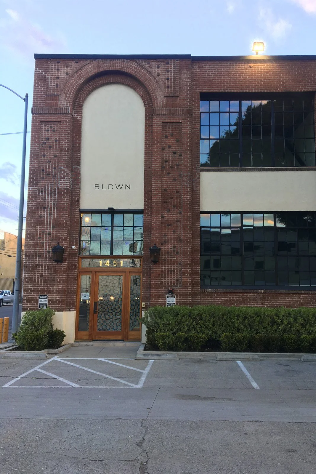 FASHION HOUSE SIGNAGE 02.jpg