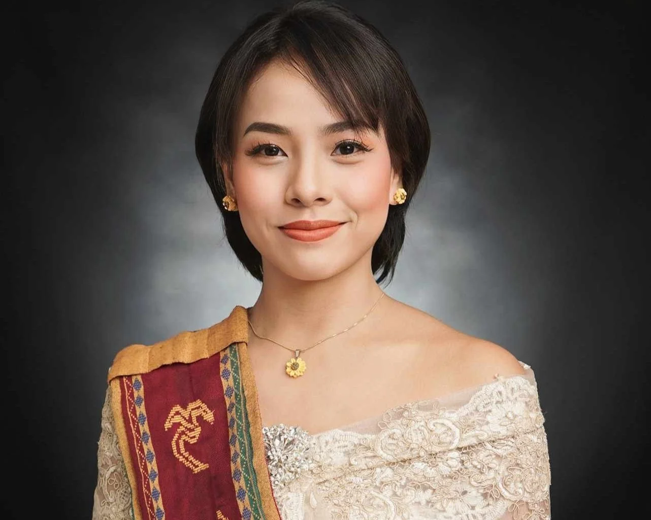 Alexis-grad-1.jpg