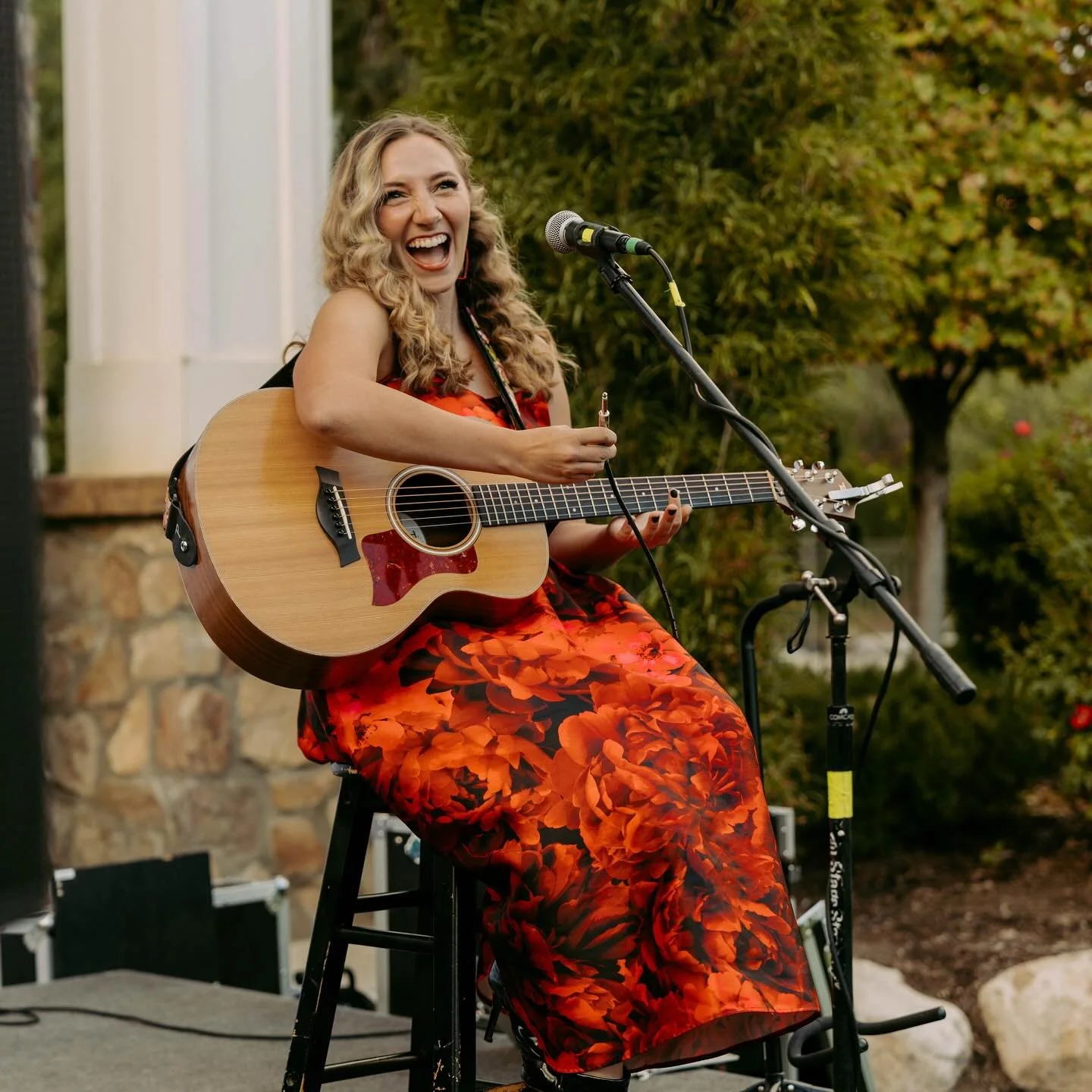 RELEASE PARTY RECAP:
Oh what a perfect night of Villainy!
I loved looking out and seeing faces of everyone who has supported me thus far! Your outspoken and silent support never goes unnoticed! I feel so lucky that all of you chose to spend your