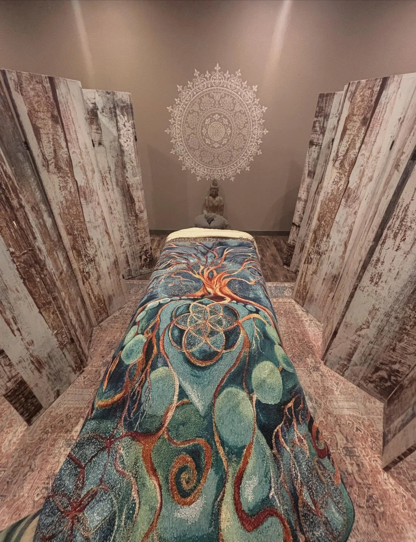 ✨❄️Happy Winter Solstice! ☀️ ✨

Slide 1: &ldquo;Metamorphosis&rdquo;/ Winter Tree of Life Woven Blanket at  @roslynsalt &lsquo;s magical wellness center 
Slide 2: Journals
Slide 3: Matted 8x10 print

🩵Still time to shop the end of year Etsy sale! 
U