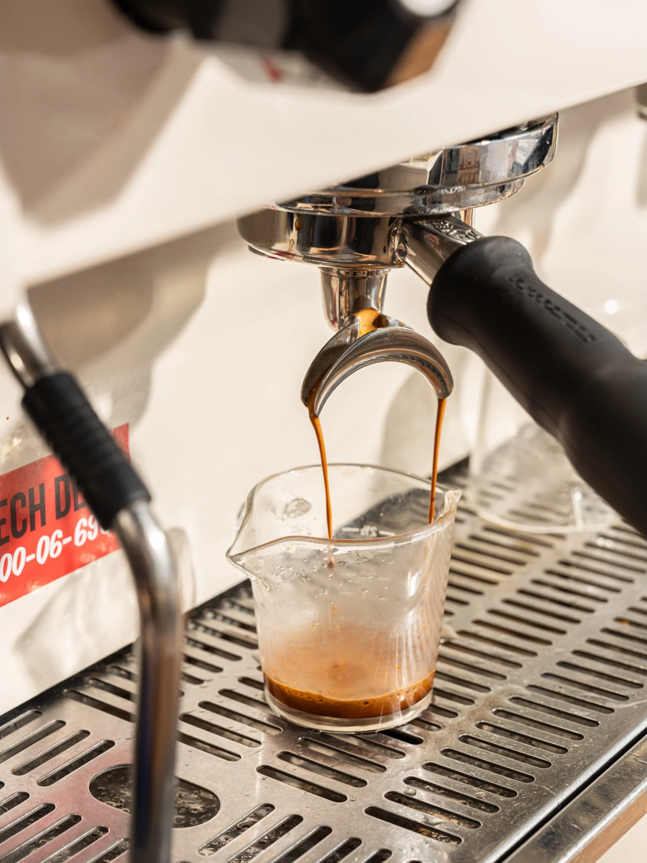 Pouring the best coffee vibes in the CBD, rain or shine. See you on Level 13 ☕️

#coffeesupreme #butterboybake #brisbanecoffee #brisbanecafe #brisbanecity