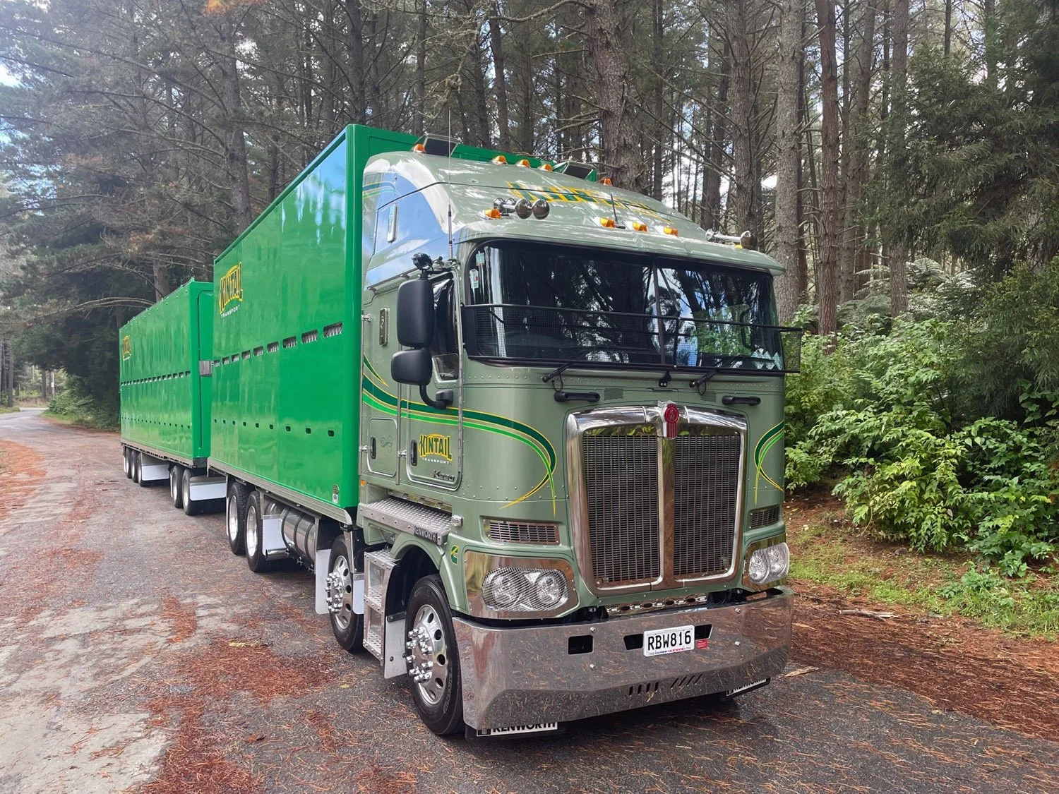 Rollin-Wheels-Kintail-Kenworth-K220-2.jpg