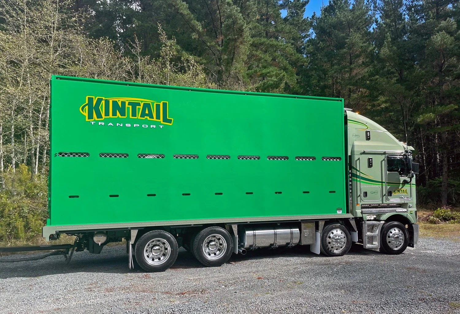 Rollin-Wheels-Kintail-Kenworth-K220-5.jpg