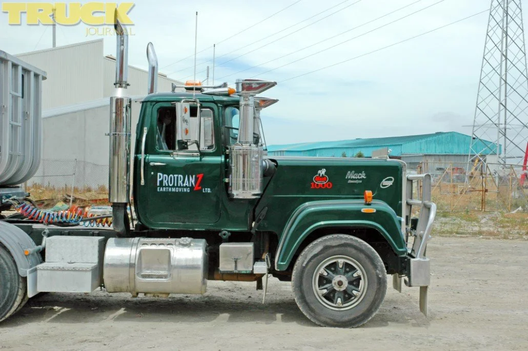 Rollin-Wheels-Protranz-Earthmoving-1000-Mack-SuperLiner.JPG