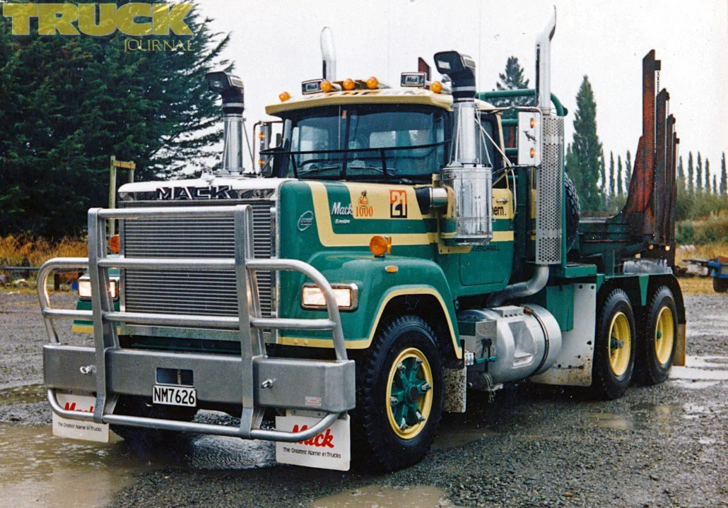 Rollin-Wheels-Southern Transport-Mack-SuperLiner-1000.jpg