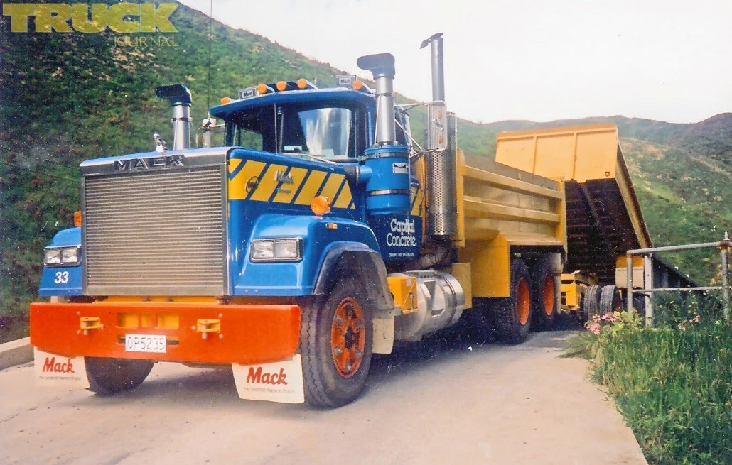 Rollin-Wheels-Allied-Mack-SuperLiner.jpg