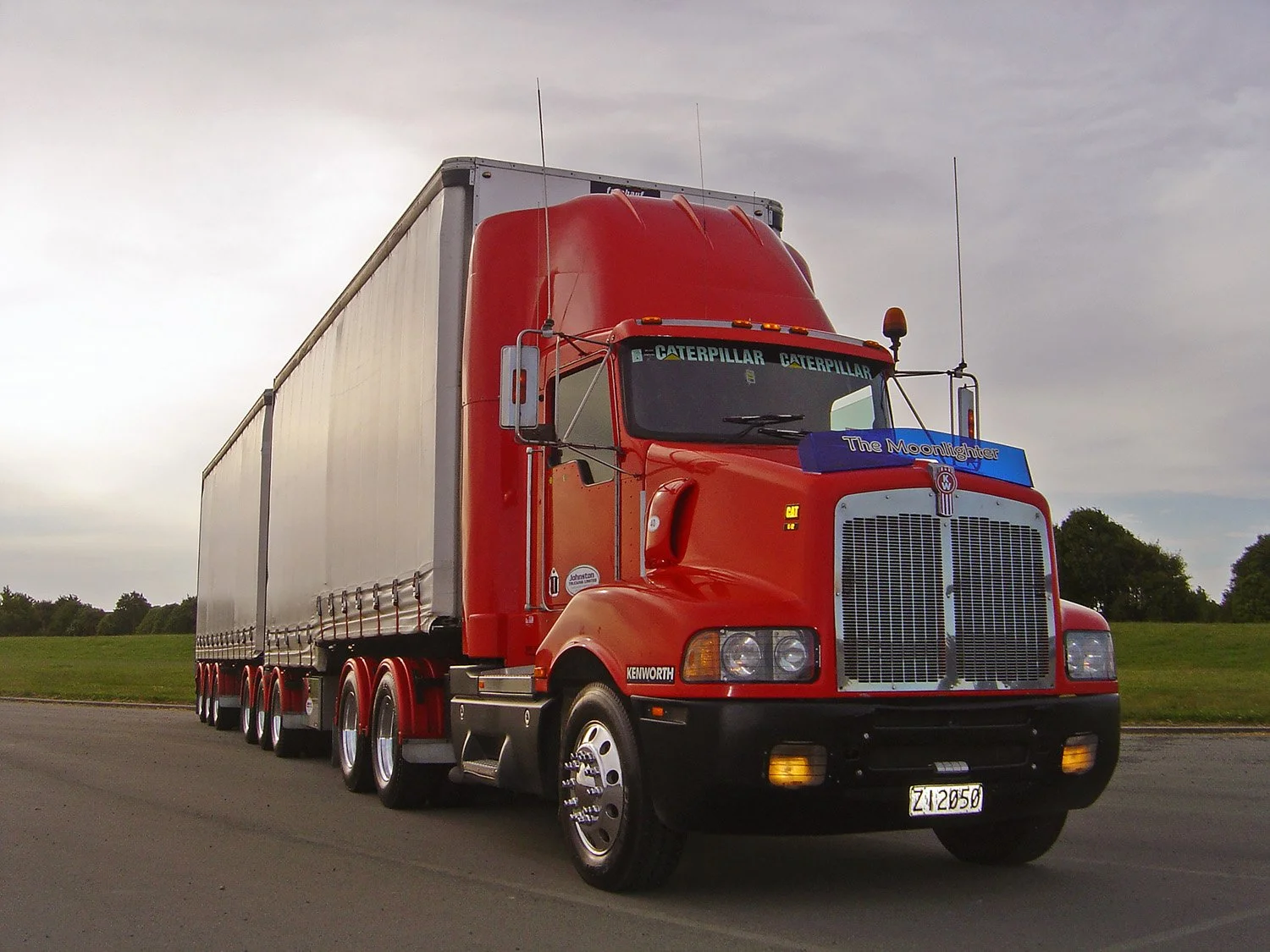 Rollin-wheels-johnston-trucking-kenworth-1.jpg