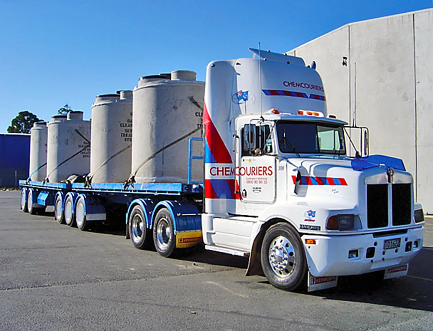 Rollin-wheels-lloyd-haulage-kenworth-1.jpg