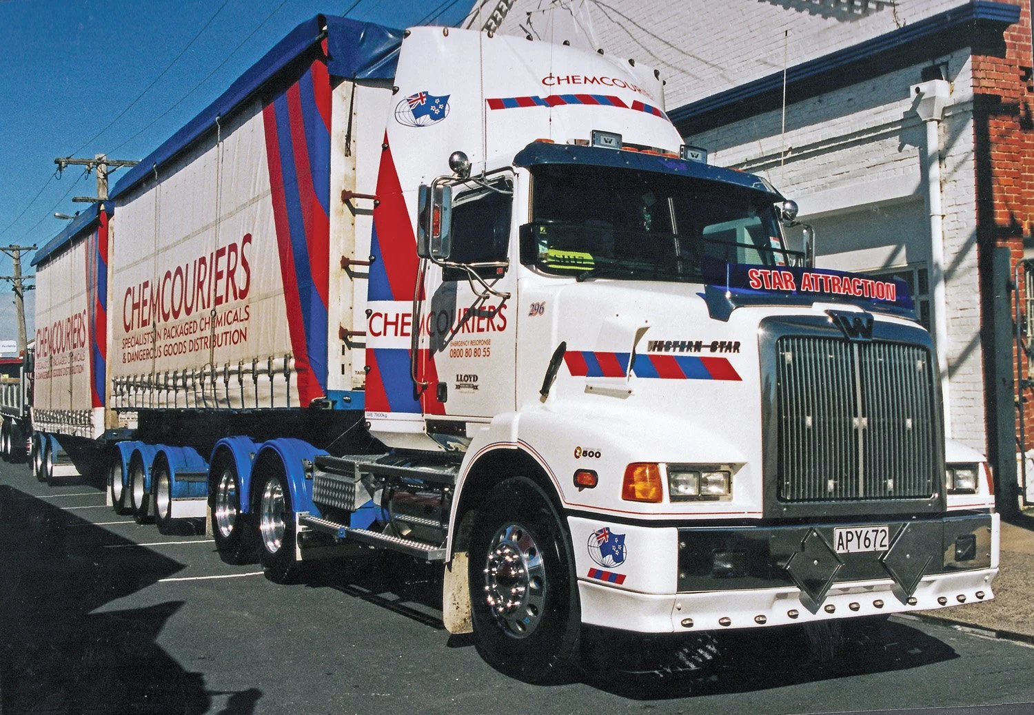 Rollin-wheels-lloyd-haulage-western-star-2.jpg
