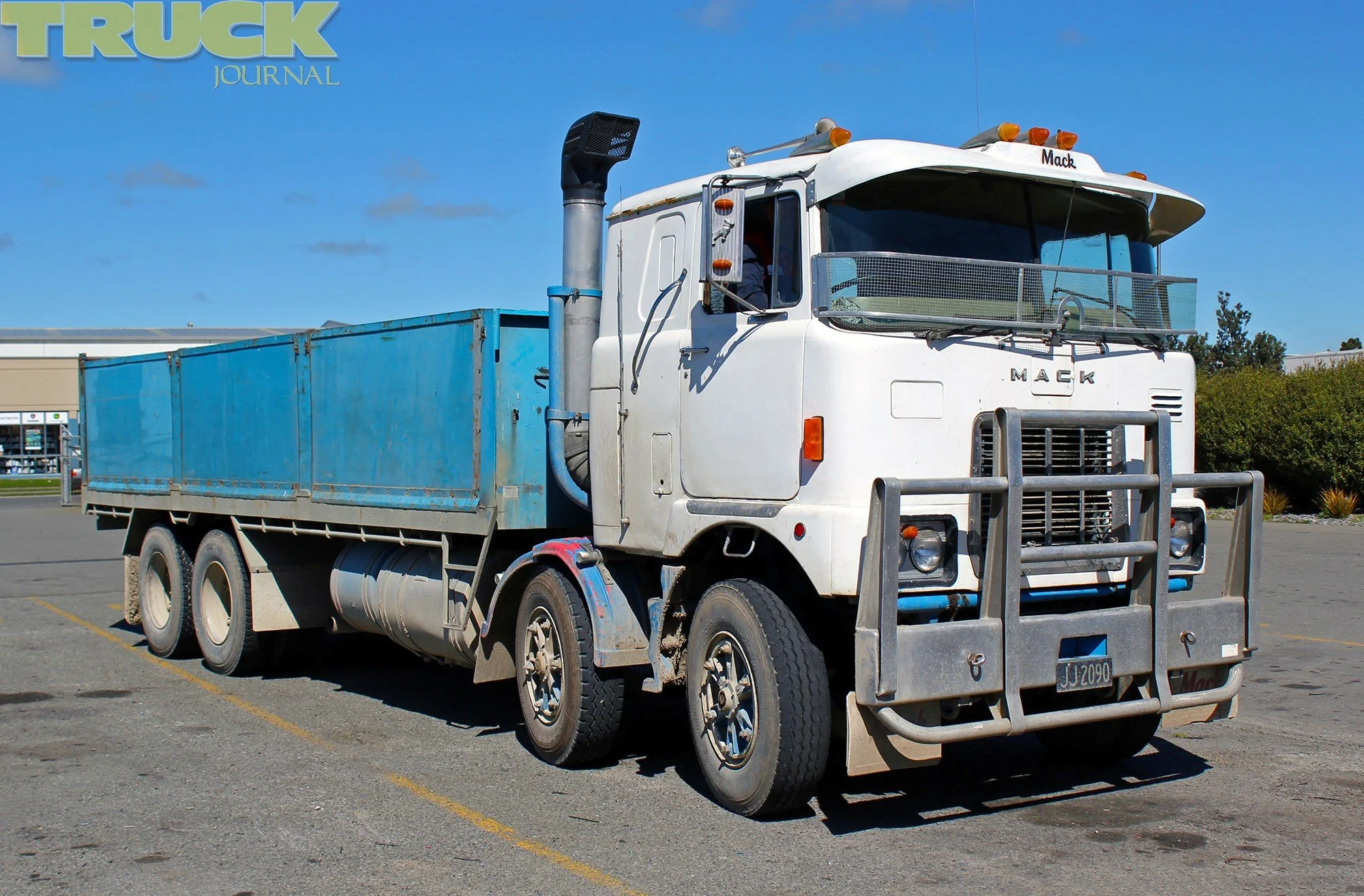 Rollin-Wheels-Mainfreigth-Mack-FR-Alan-Gluys.jpg